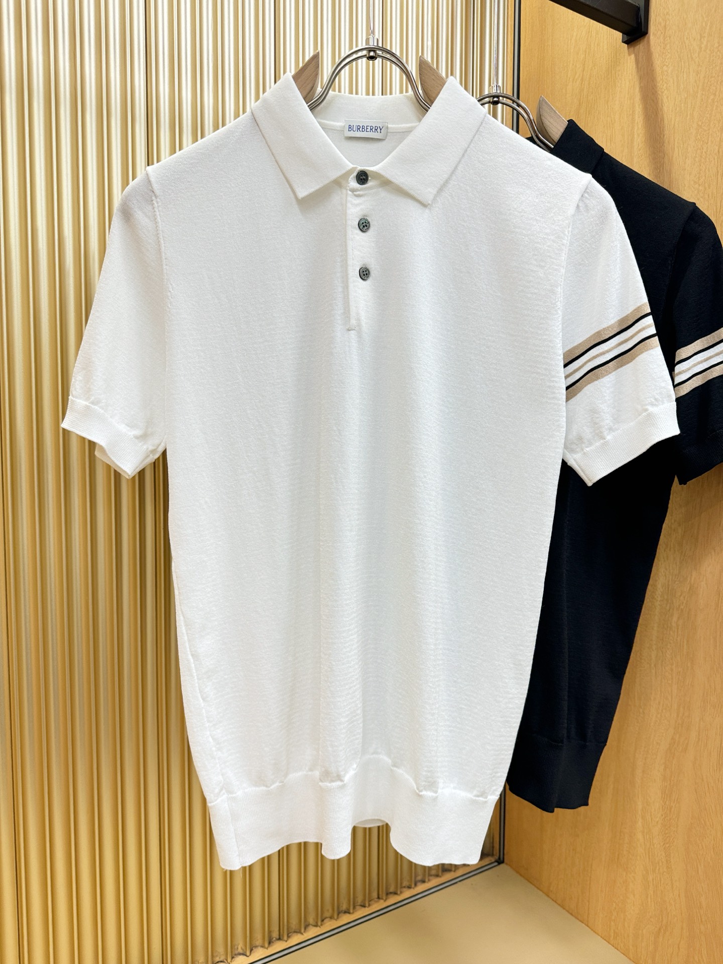 BURBERRY巴宝莉 顶级品质 2026春夏新品短袖针织衫，桑蚕丝伊力特面料，手感柔软。顶级进口私货，