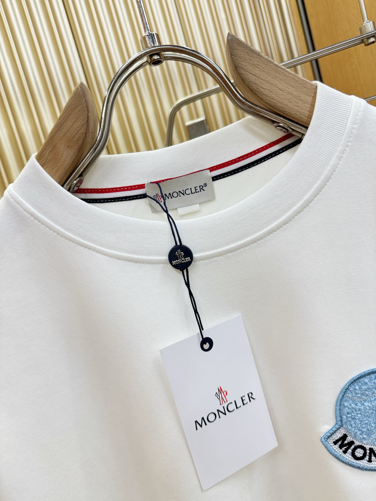 套装 Moncler蒙口 2026新款休闲套装，细节精致高级，高级感满满。定制高端面料，上身挺括有型，舒