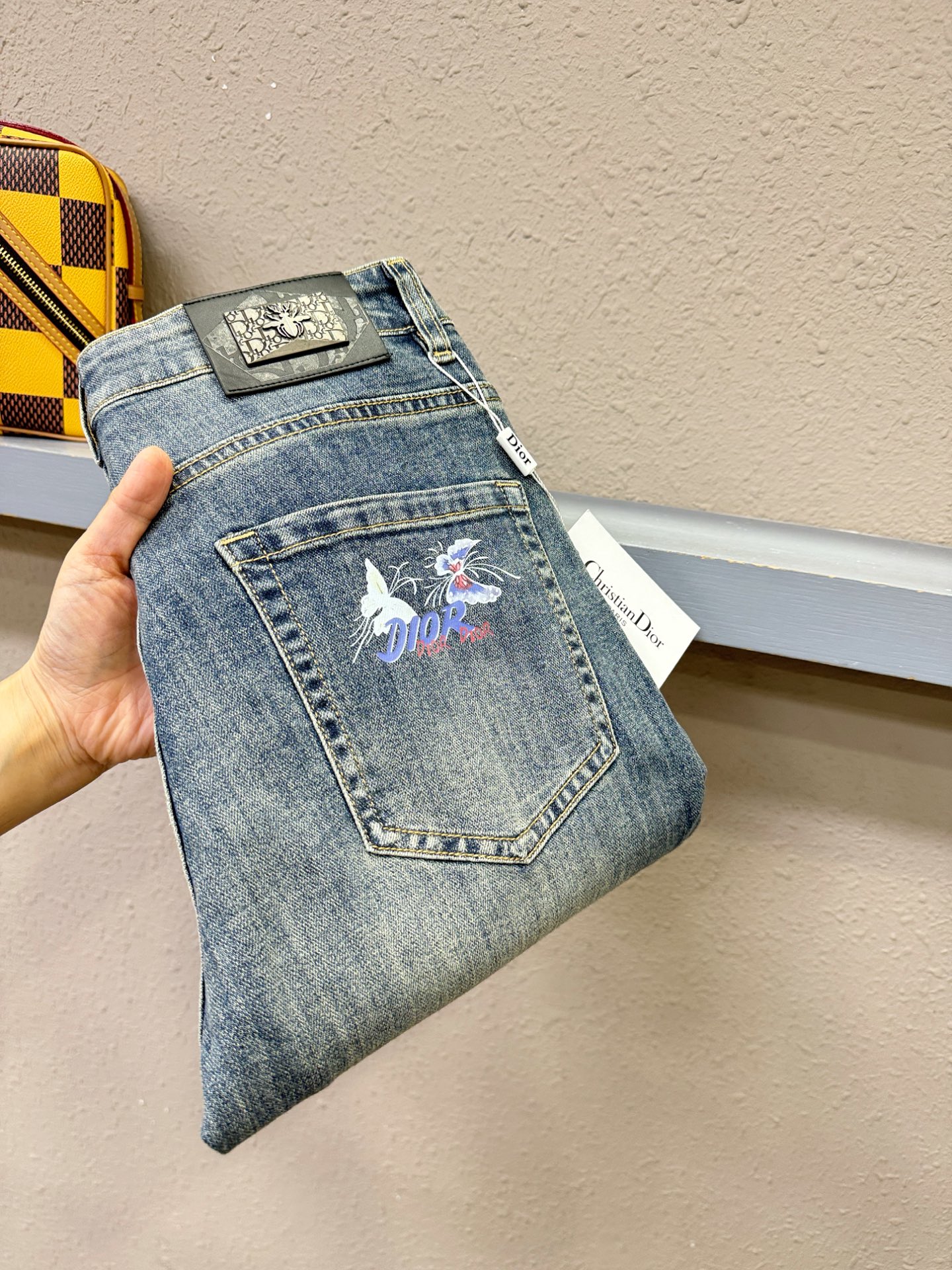 Dior迪奥 专柜新品，原版牛仔裤 原版重工打造，品牌经典LOGO设计，三标齐全！原版五金辅料。专柜定制