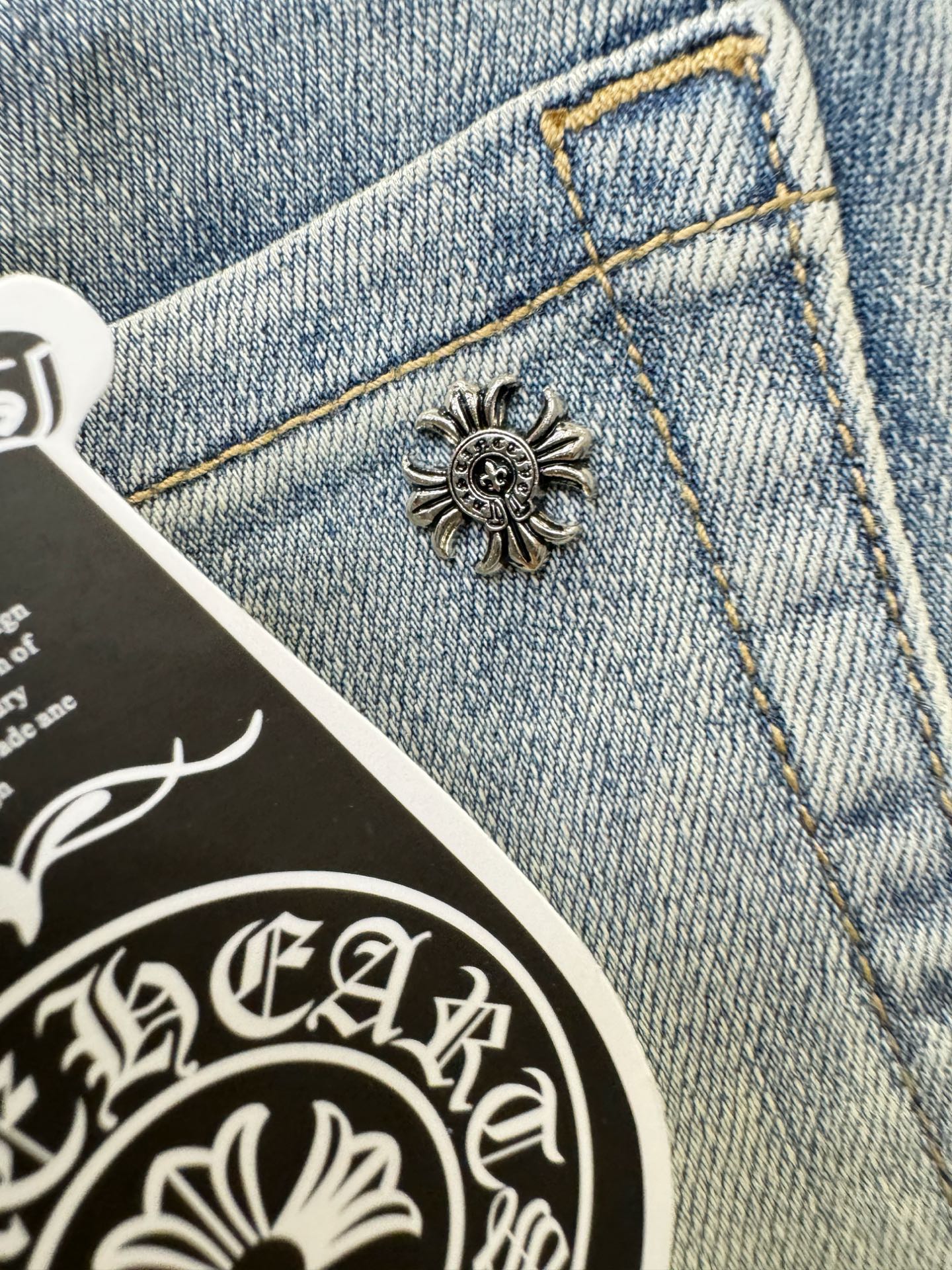CHROME HEARTS 克罗心 专柜新品，原版牛仔裤 原版重工打造，品牌经典LOGO设计，三标齐全！