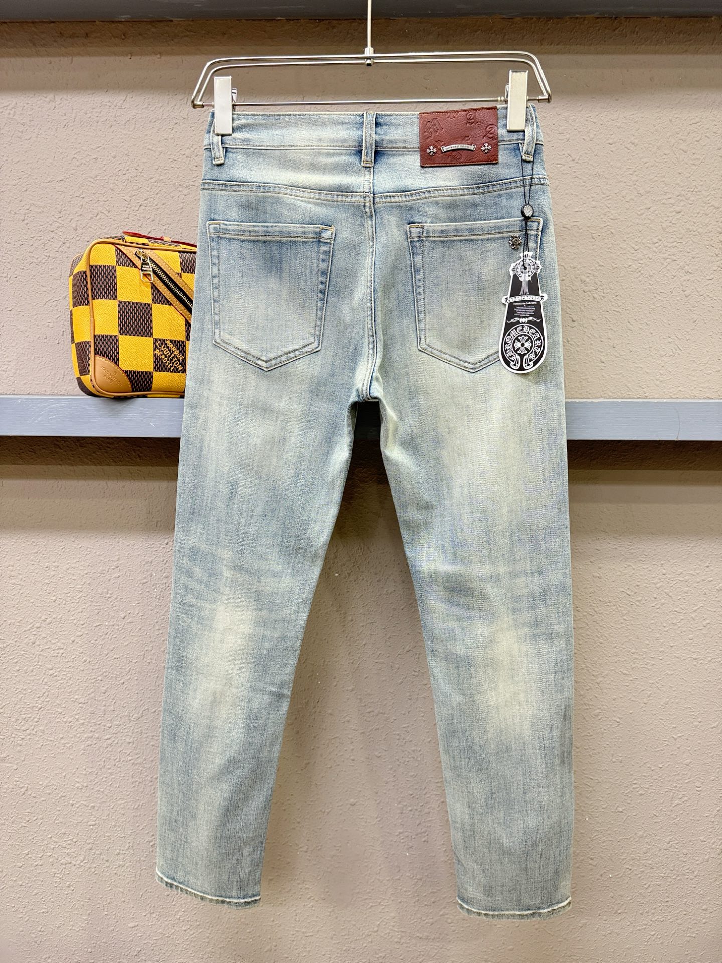CHROME HEARTS 克罗心 专柜新品，原版牛仔裤 原版重工打造，品牌经典LOGO设计，三标齐全！