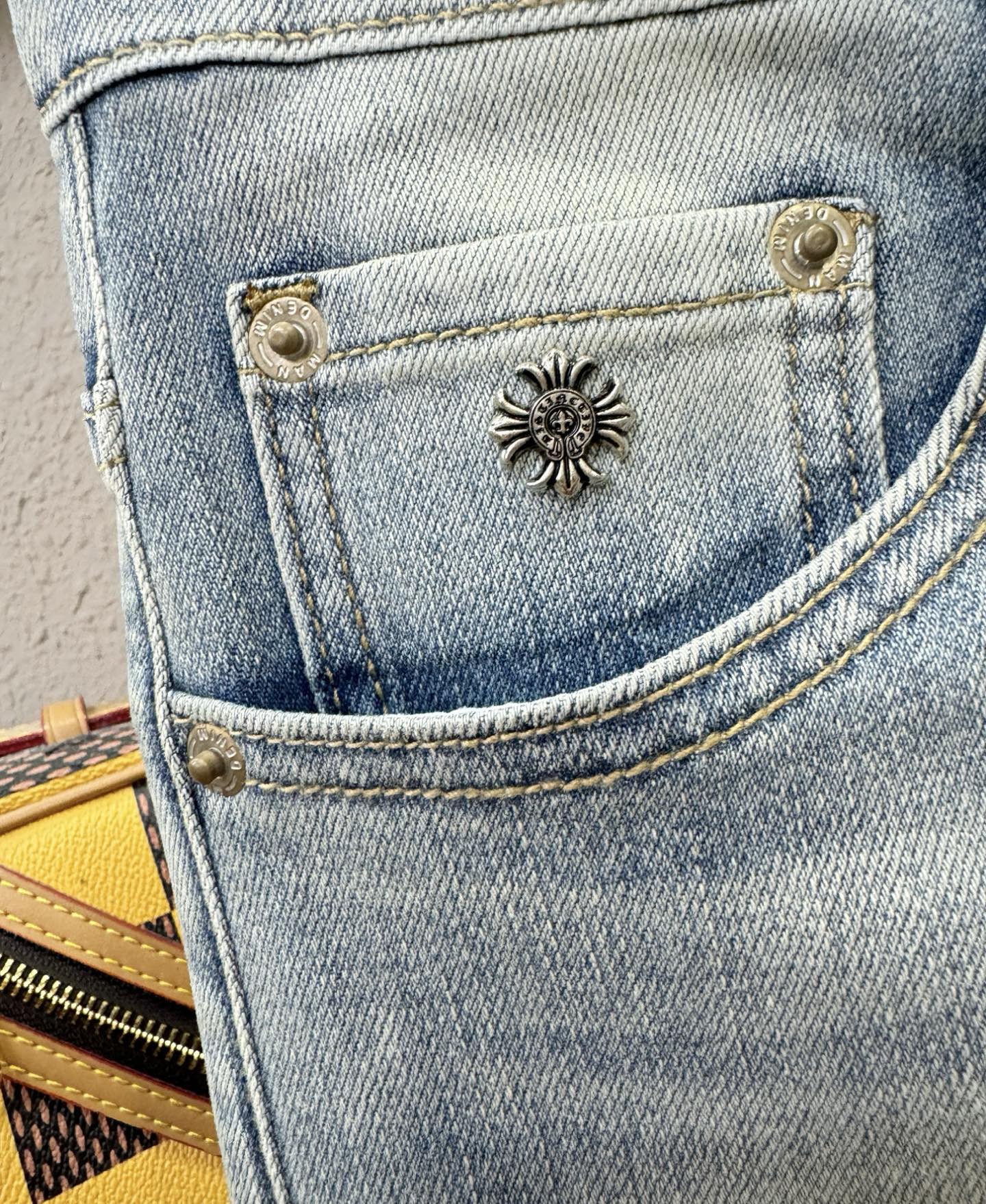 CHROME HEARTS 克罗心 专柜新品，原版牛仔裤 原版重工打造，品牌经典LOGO设计，三标齐全！