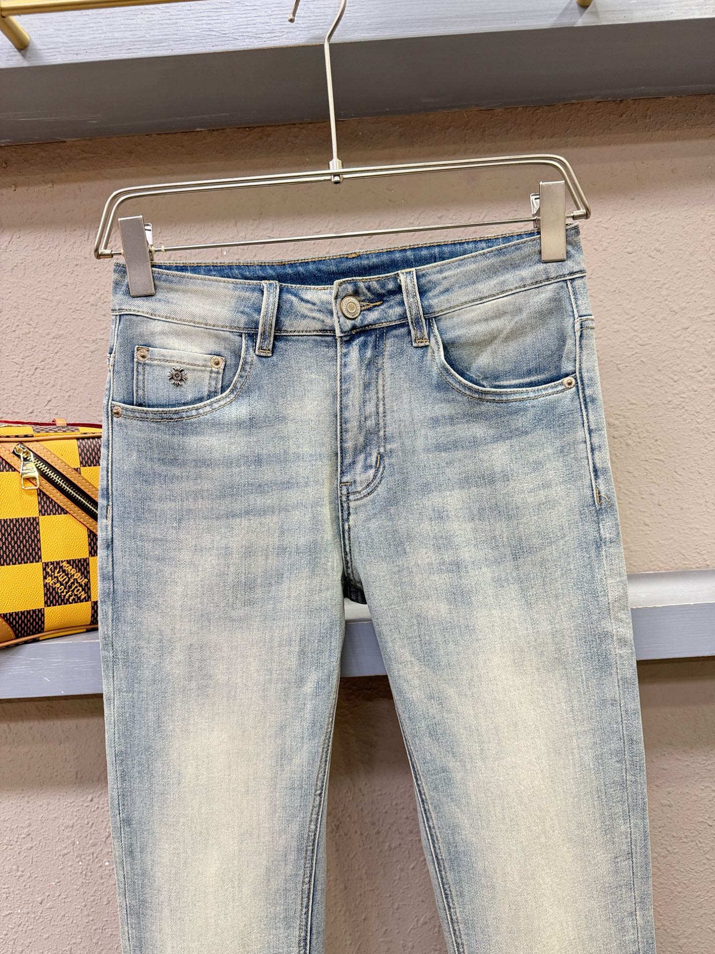 CHROME HEARTS 克罗心 专柜新品，原版牛仔裤 原版重工打造，品牌经典LOGO设计，三标齐全！