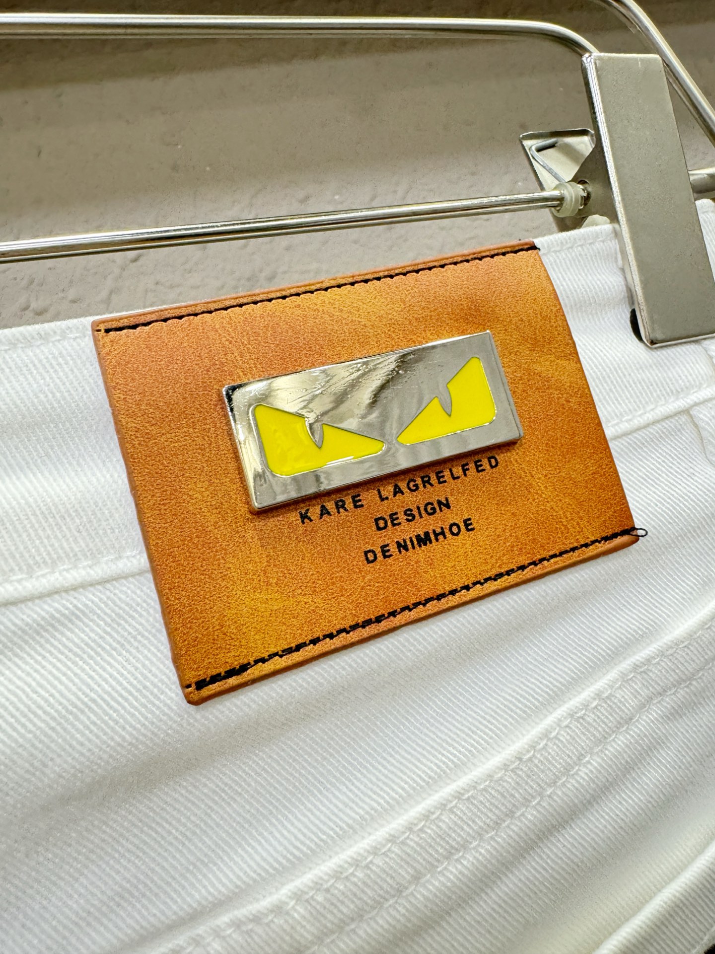 Fendi 芬迪 专柜新品，原版牛仔裤 原版重工打造，品牌经典LOGO设计，三标齐全！原版五金辅料。专柜