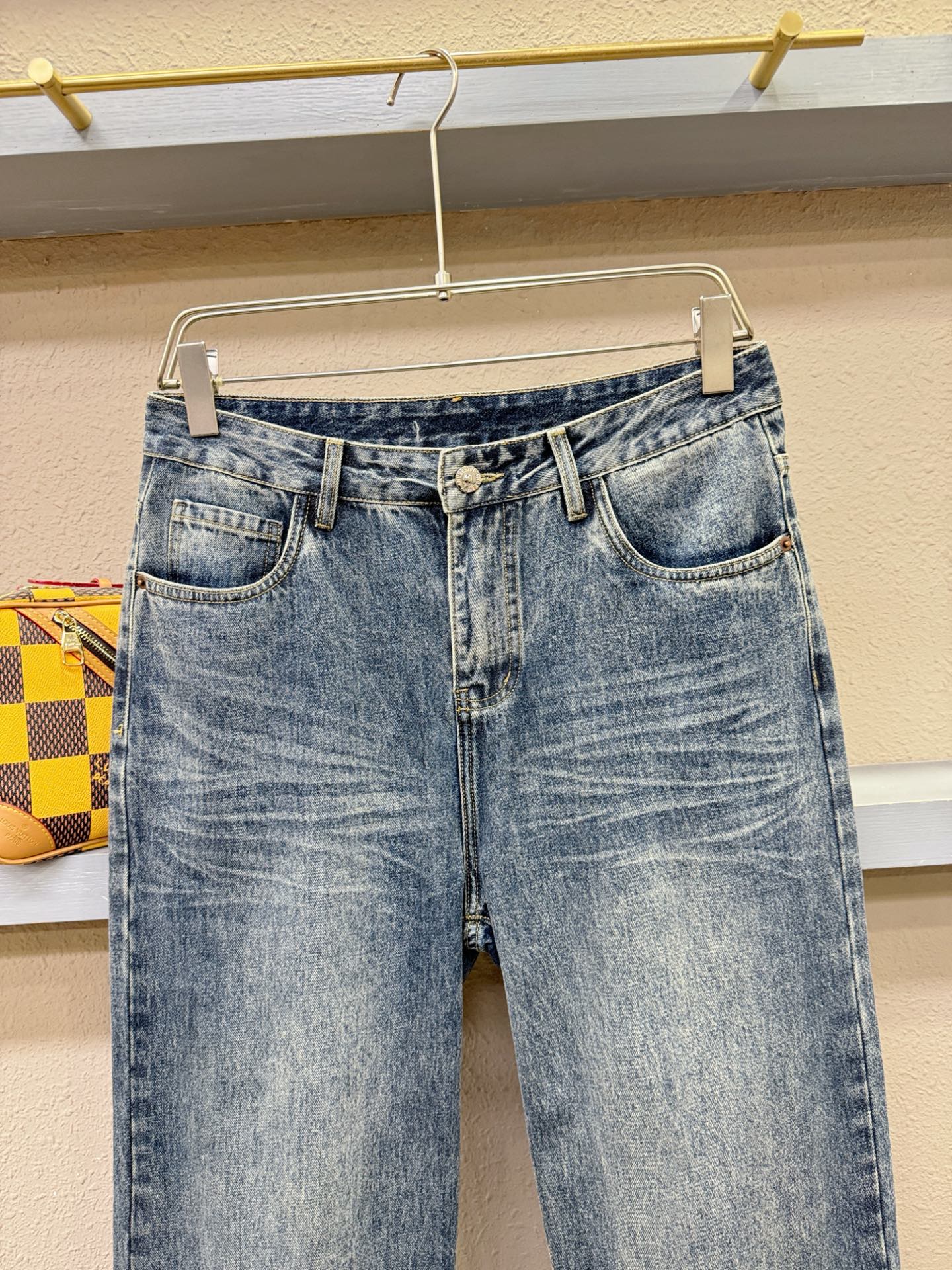 BURBERRY巴宝莉 专柜新品，原版牛仔裤 原版重工打造，品牌经典LOGO设计，三标齐全！原版五金辅料
