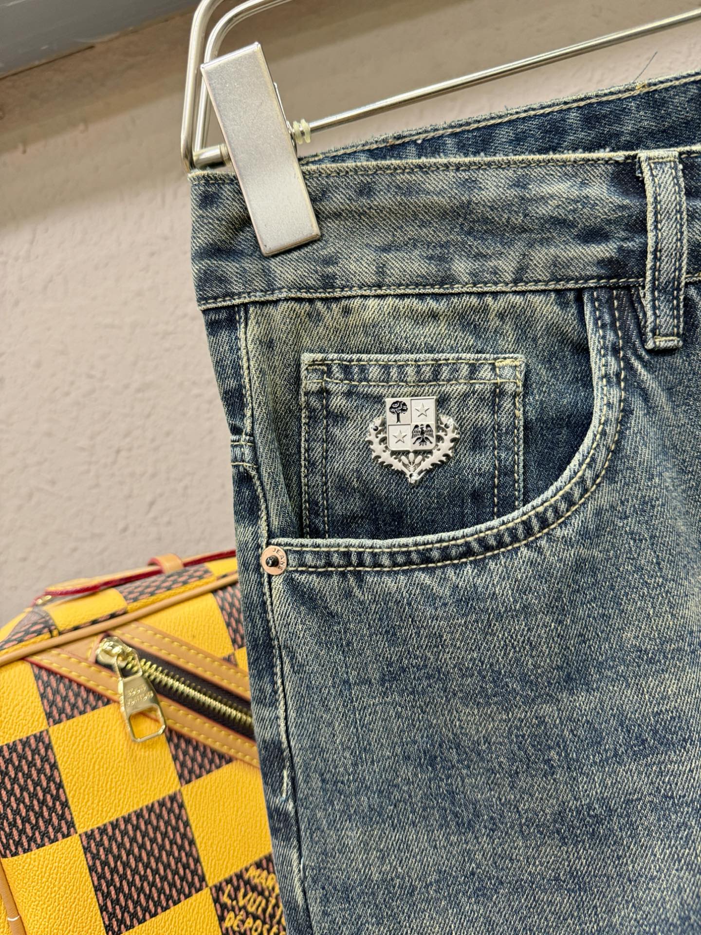 loro Piana诺悠翩雅 专柜新品，原版牛仔裤 原版重工打造，品牌经典lOGO设计，三标齐全！原版五