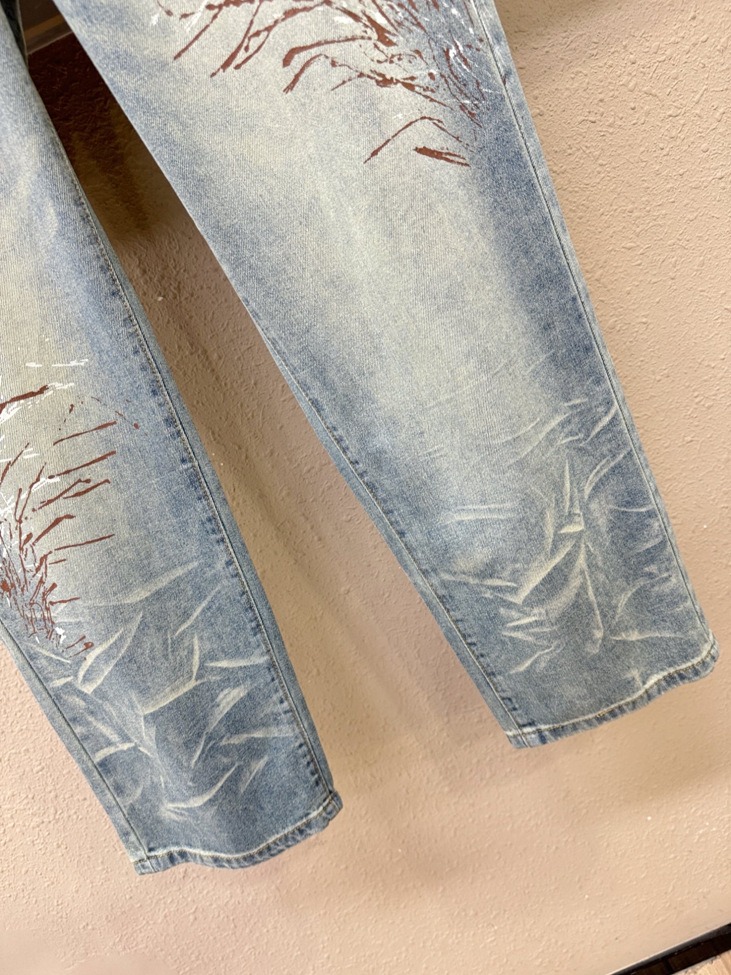 Givenchy 纪梵希 专柜新品，原版牛仔裤 原版重工打造，品牌经典LOGO设计，三标齐全！原版五金辅