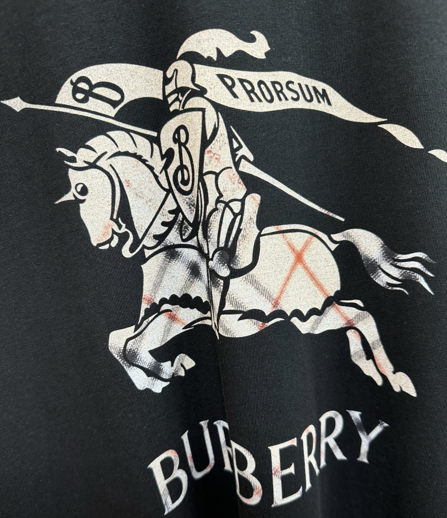 BURBERRY巴宝莉 2026新款短袖T恤！男女同款！走秀图案时尚休闲短袖T恤衫！设计logo设计！极