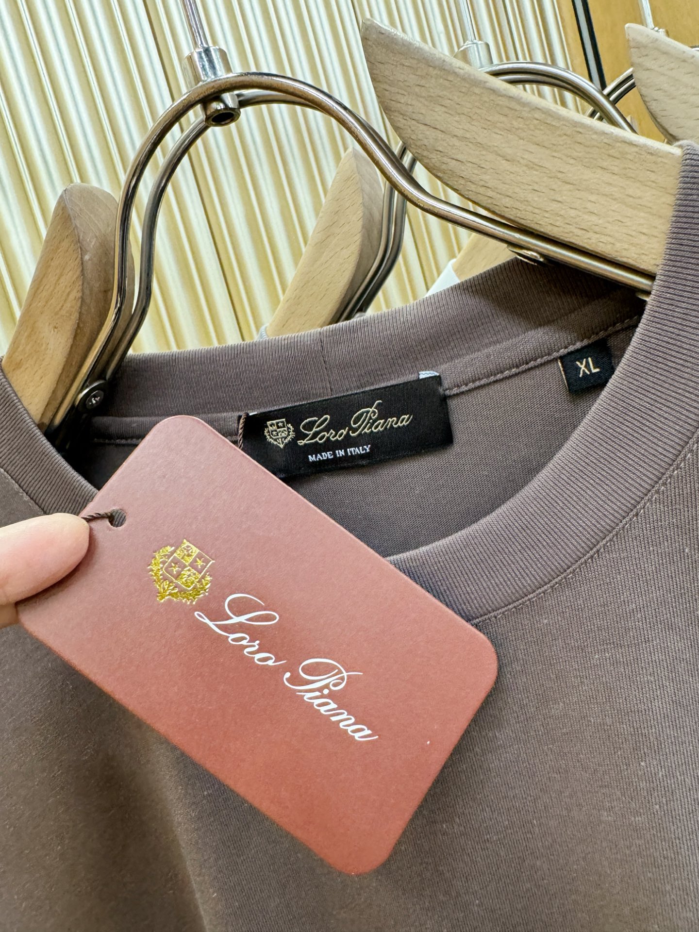 loro Piana诺悠翩雅 顶级品质 2026新品短袖！面料采用麻料与桑蚕丝结合。手感柔软。顶级进口私