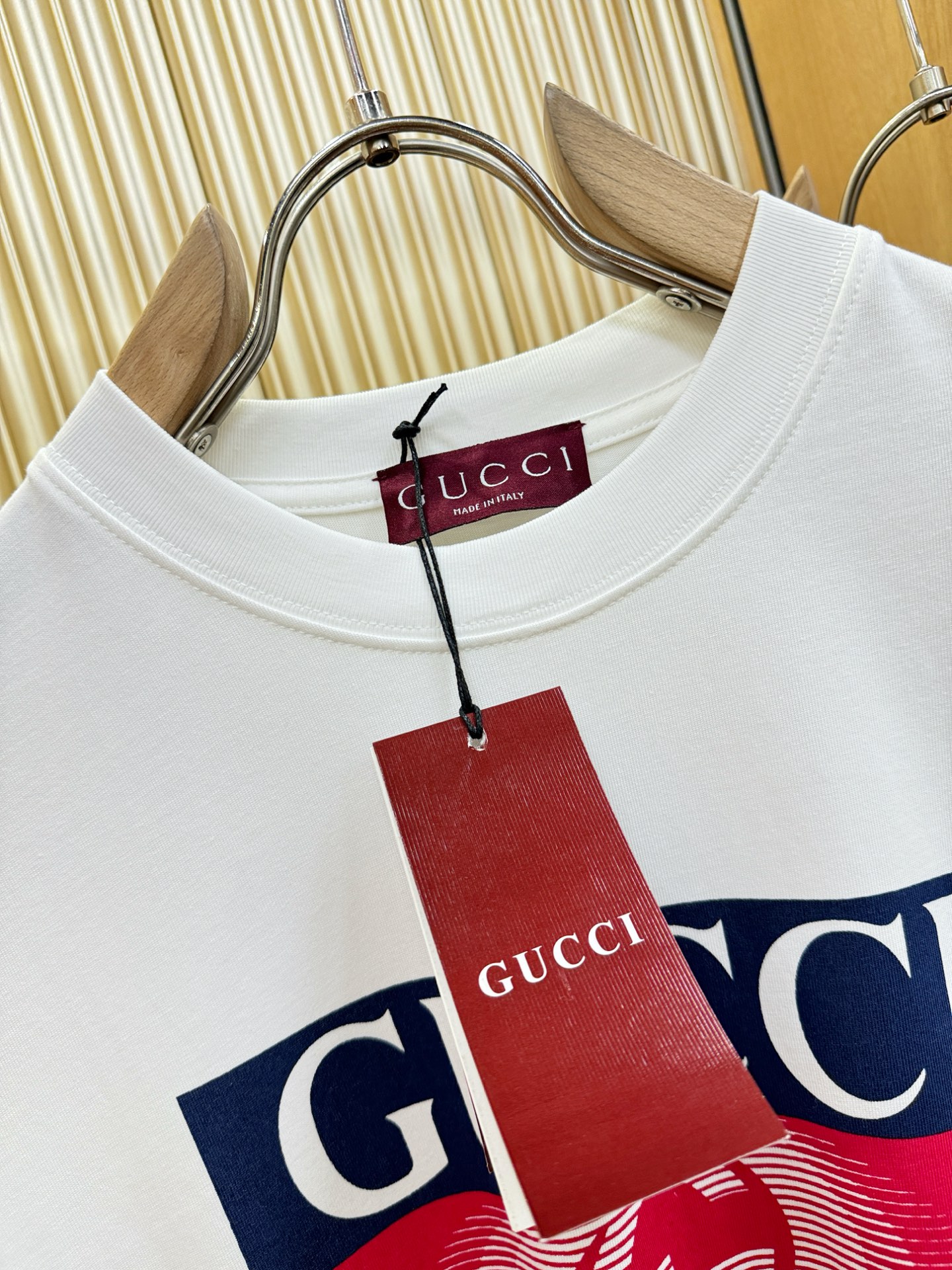 Gucci古奇 2026新款短袖T恤！男女同款！走秀图案时尚休闲短袖T恤衫！设计logo设计！极具设计精