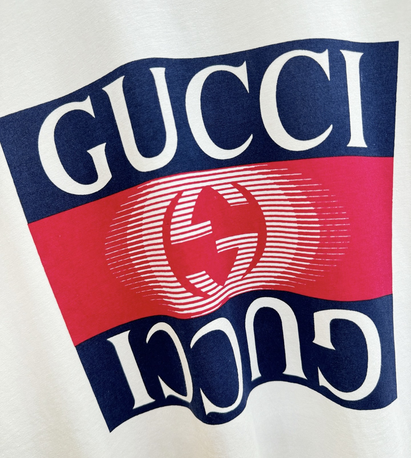 Gucci古奇 2026新款短袖T恤！男女同款！走秀图案时尚休闲短袖T恤衫！设计logo设计！极具设计精