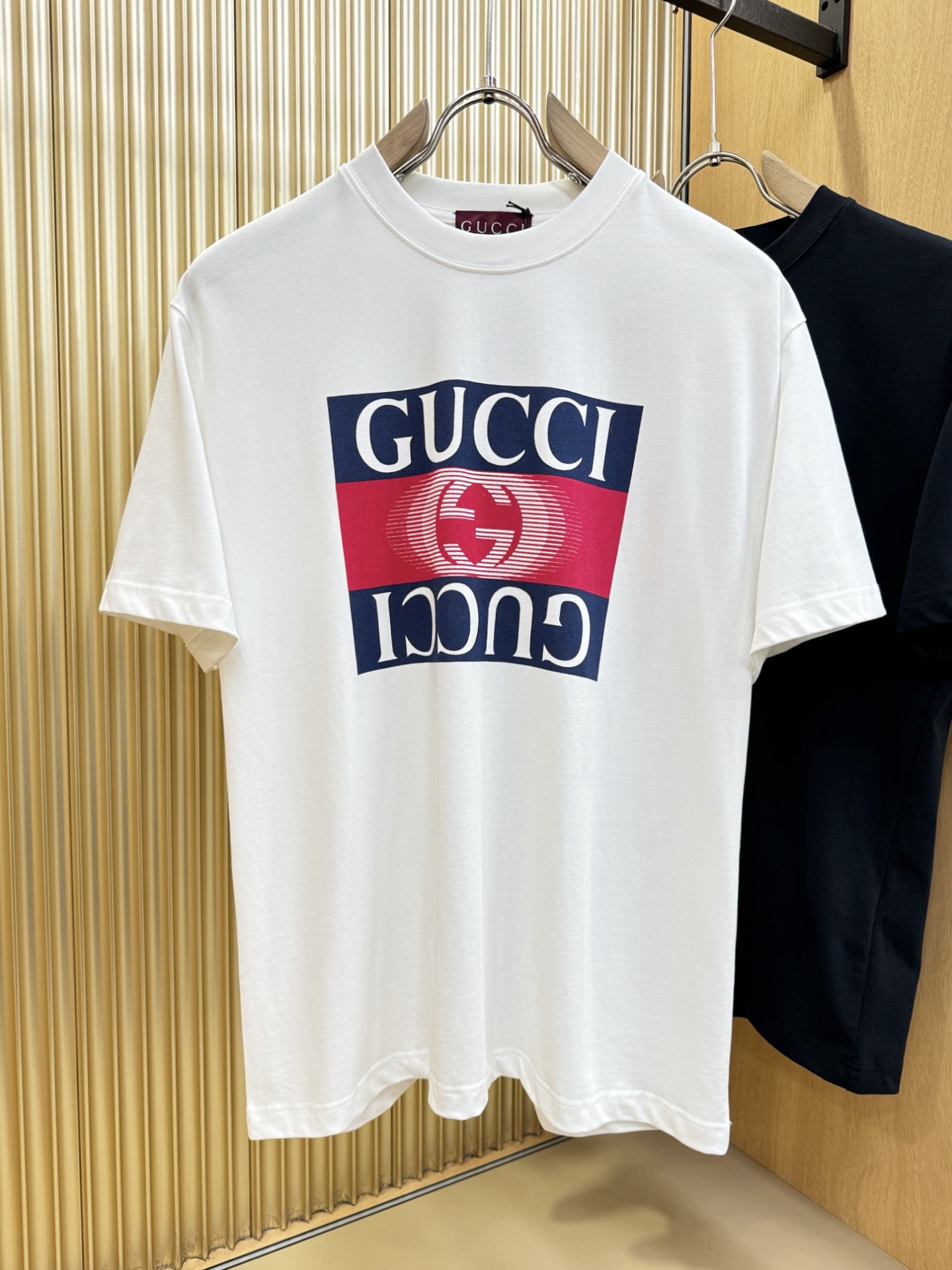 Gucci古奇 2026新款短袖T恤！男女同款！走秀图案时尚休闲短袖T恤衫！设计logo设计！极具设计精