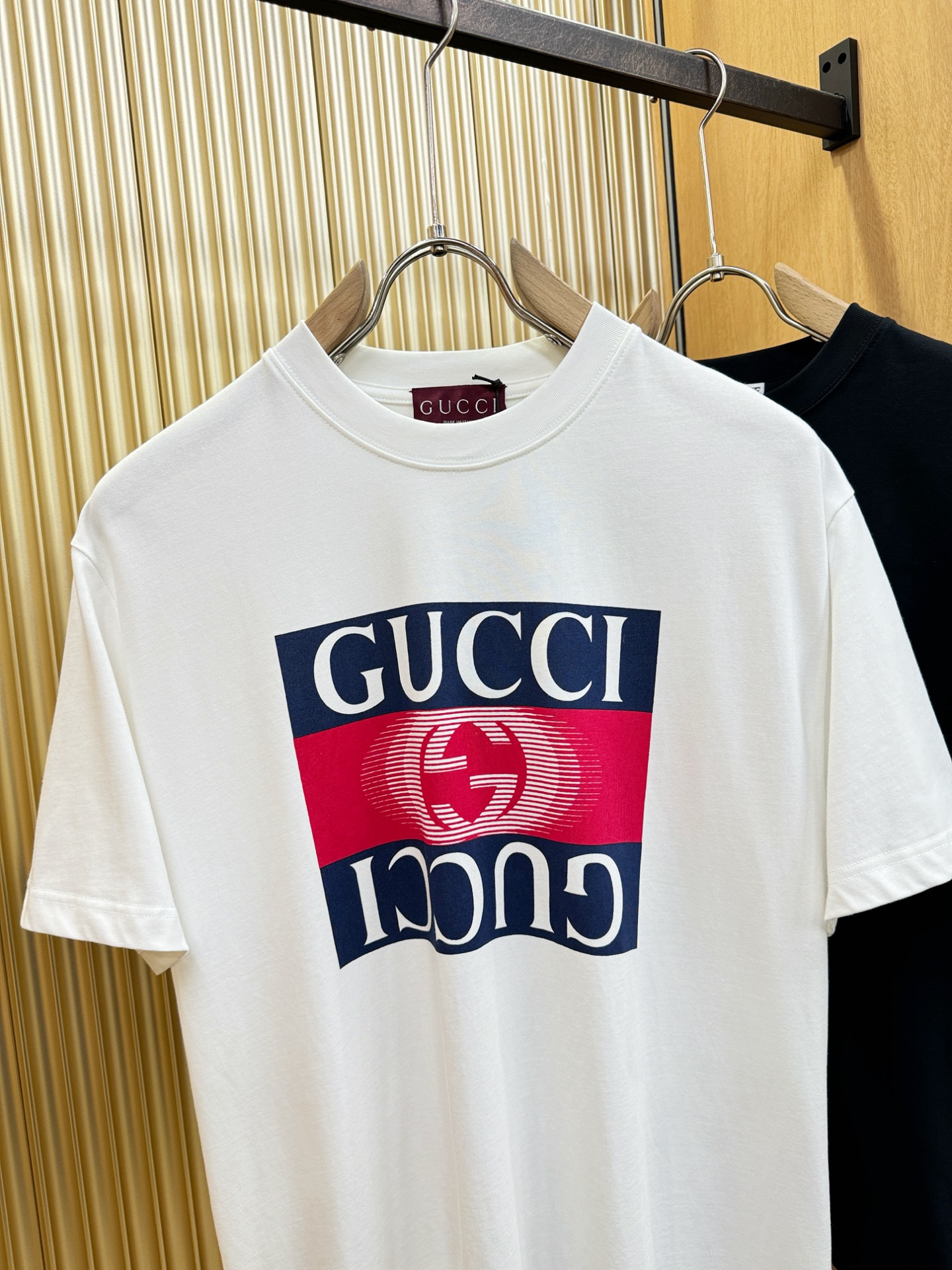 Gucci古奇 2026新款短袖T恤！男女同款！走秀图案时尚休闲短袖T恤衫！设计logo设计！极具设计精