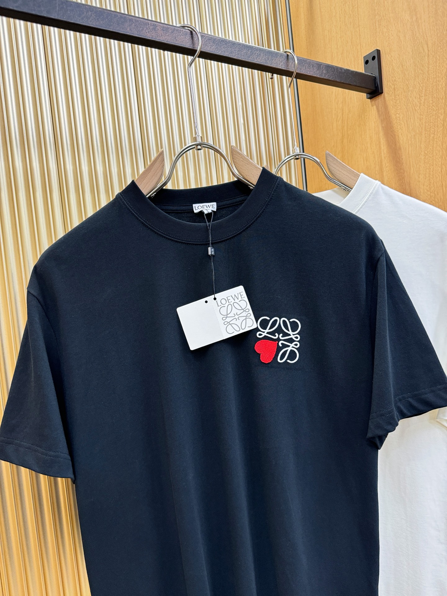 LOEWE罗意威 2026新款短袖T恤！男女同款！走秀图案时尚休闲短袖T恤衫！设计logo设计！极具设计