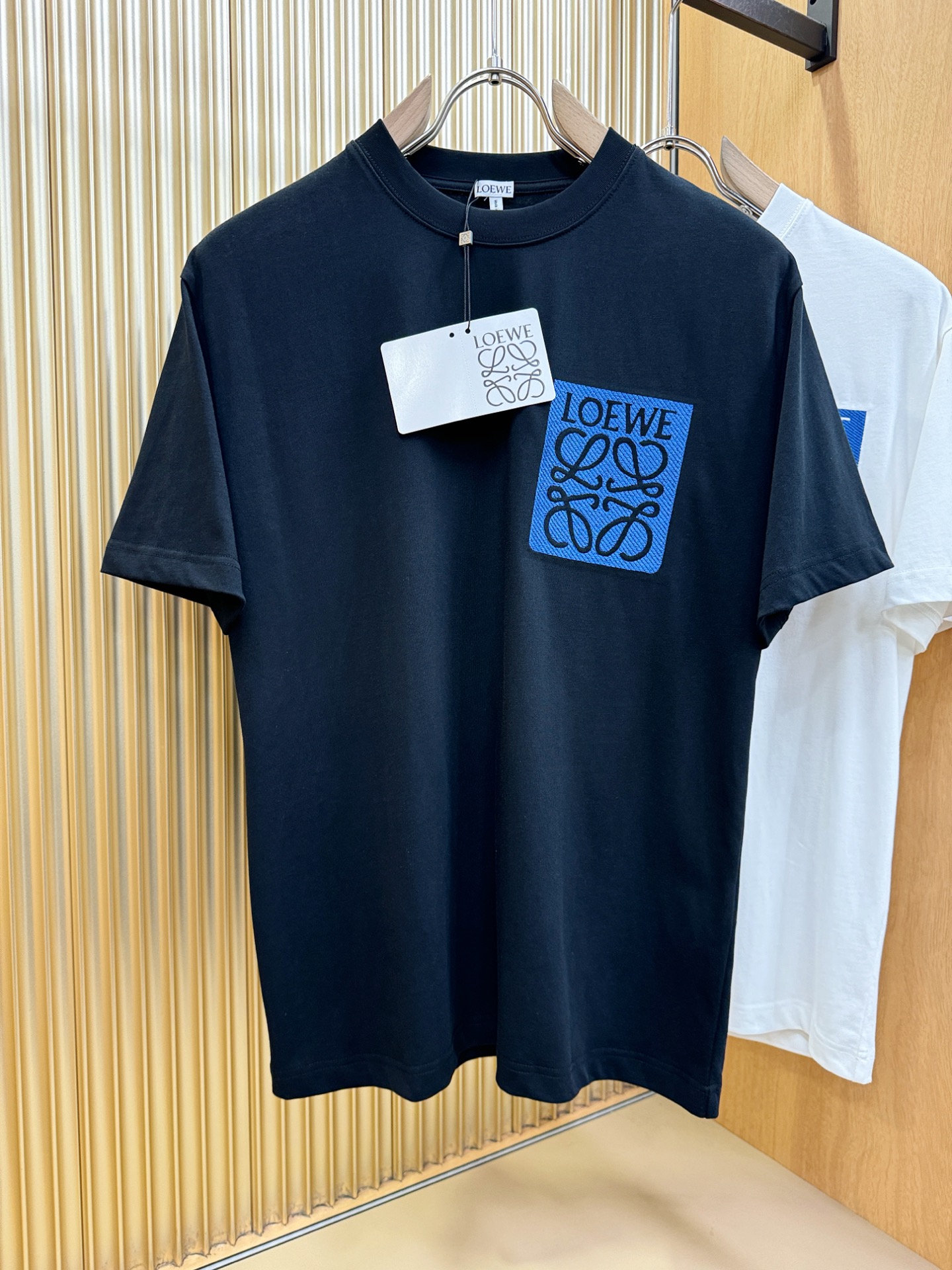 LOEWE罗意威 2026新款短袖T恤！男女同款！走秀图案时尚休闲短袖T恤衫！设计logo设计！极具设计
