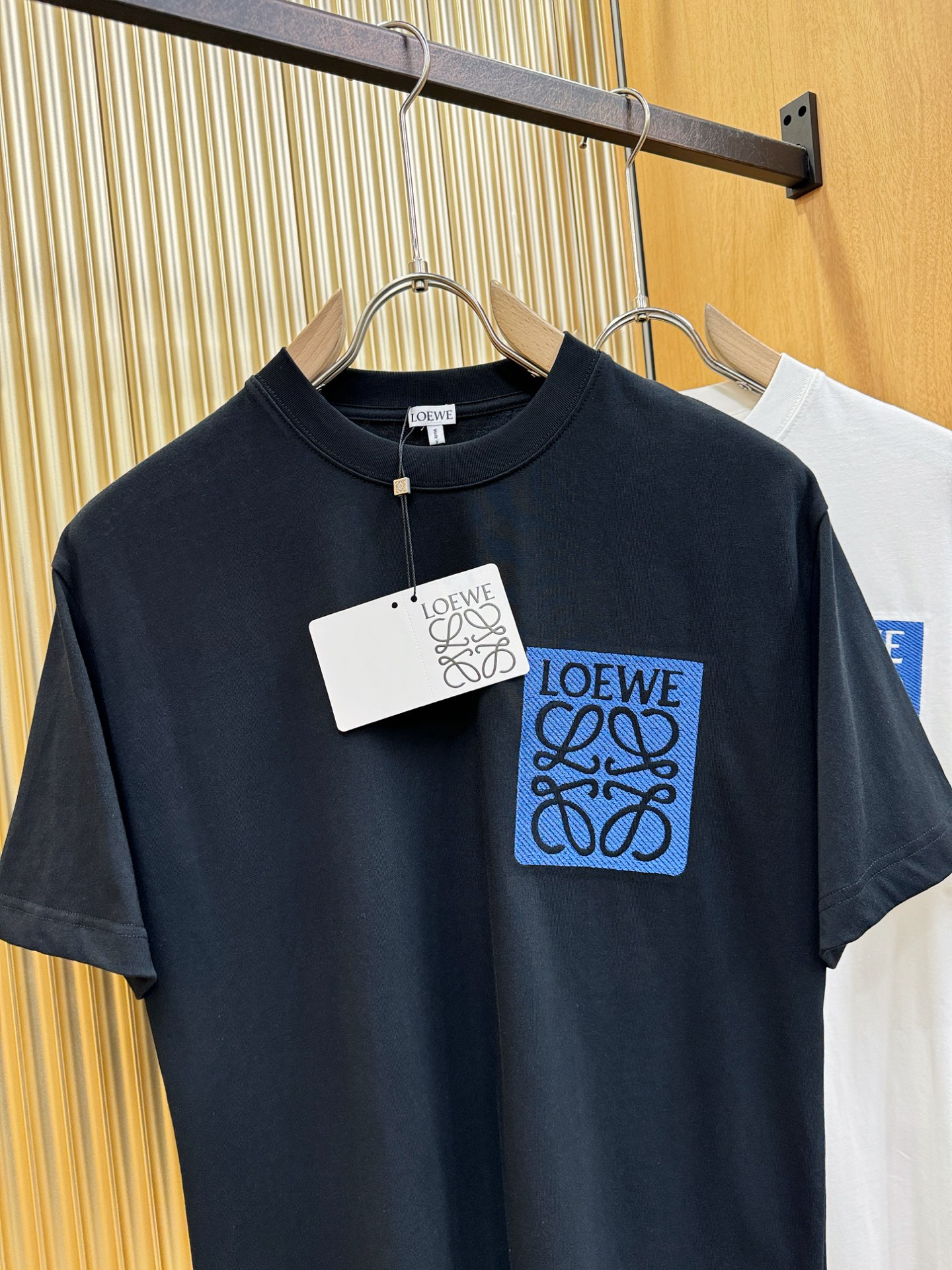 LOEWE罗意威 2026新款短袖T恤！男女同款！走秀图案时尚休闲短袖T恤衫！设计logo设计！极具设计