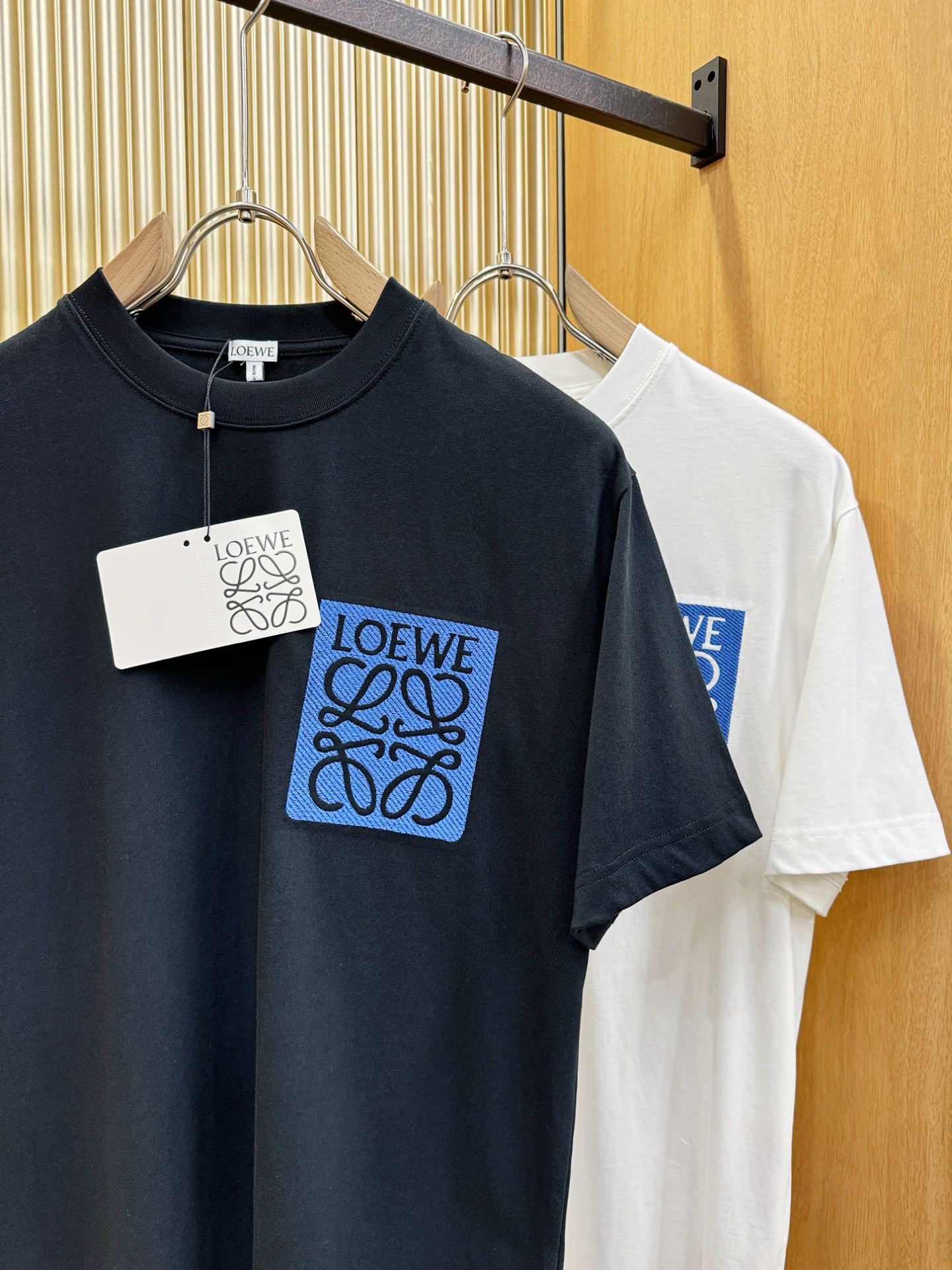 LOEWE罗意威 2026新款短袖T恤！男女同款！走秀图案时尚休闲短袖T恤衫！设计logo设计！极具设计
