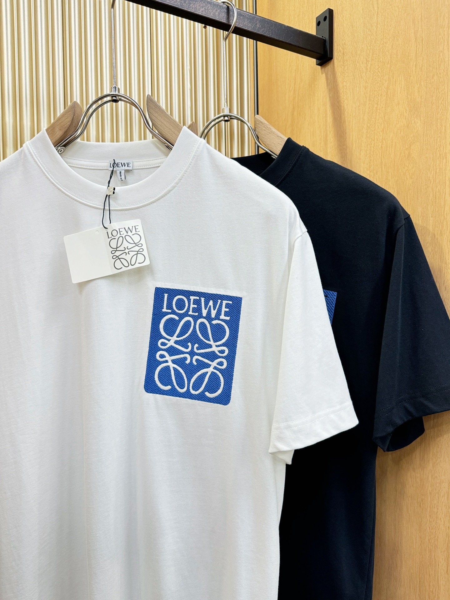 LOEWE罗意威 2026新款短袖T恤！男女同款！走秀图案时尚休闲短袖T恤衫！设计logo设计！极具设计