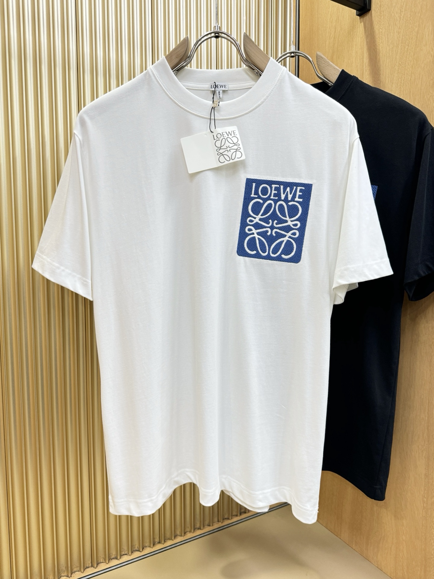 LOEWE罗意威 2026新款短袖T恤！男女同款！走秀图案时尚休闲短袖T恤衫！设计logo设计！极具设计