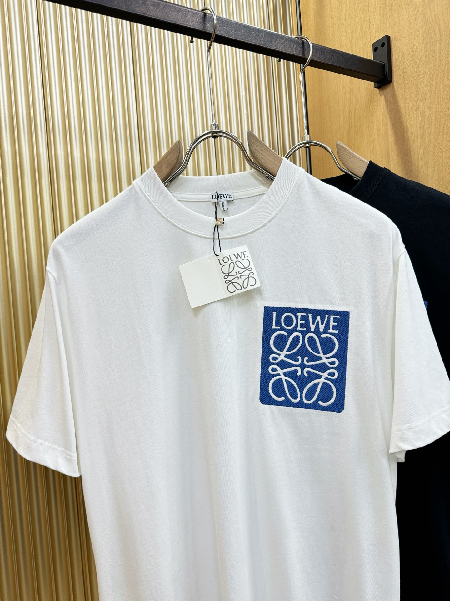 LOEWE罗意威 2026新款短袖T恤！男女同款！走秀图案时尚休闲短袖T恤衫！设计logo设计！极具设计