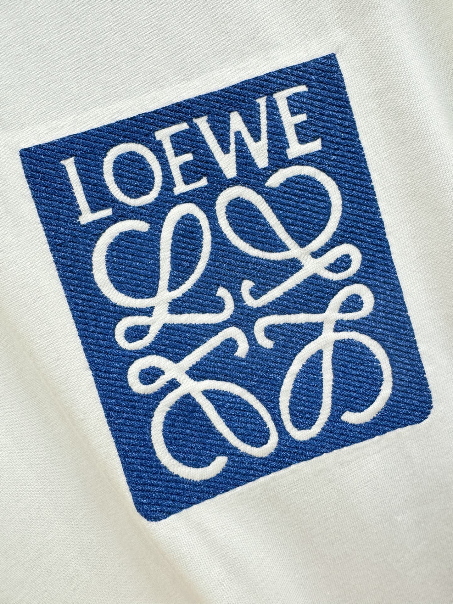 LOEWE罗意威 2026新款短袖T恤！男女同款！走秀图案时尚休闲短袖T恤衫！设计logo设计！极具设计