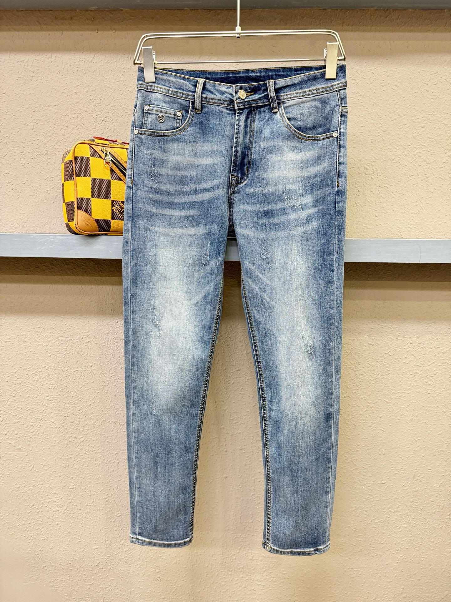 BURBERRY巴宝莉 专柜新品，原版牛仔裤 原版重工打造，品牌经典LOGO设计，三标齐全！原版五金辅料