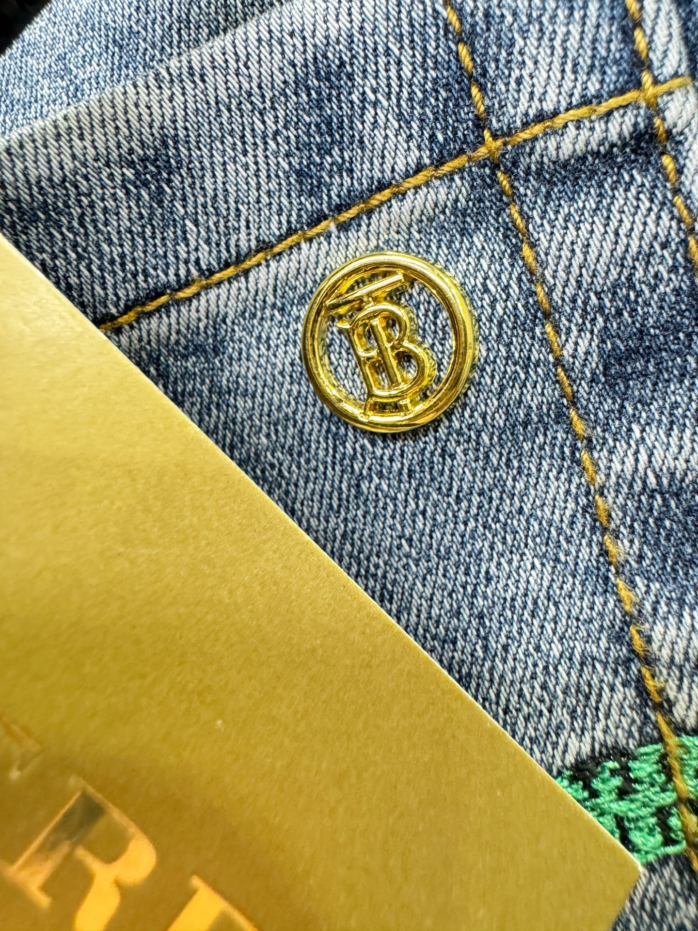 BURBERRY巴宝莉 专柜新品，原版牛仔裤 原版重工打造，品牌经典LOGO设计，三标齐全！原版五金辅料