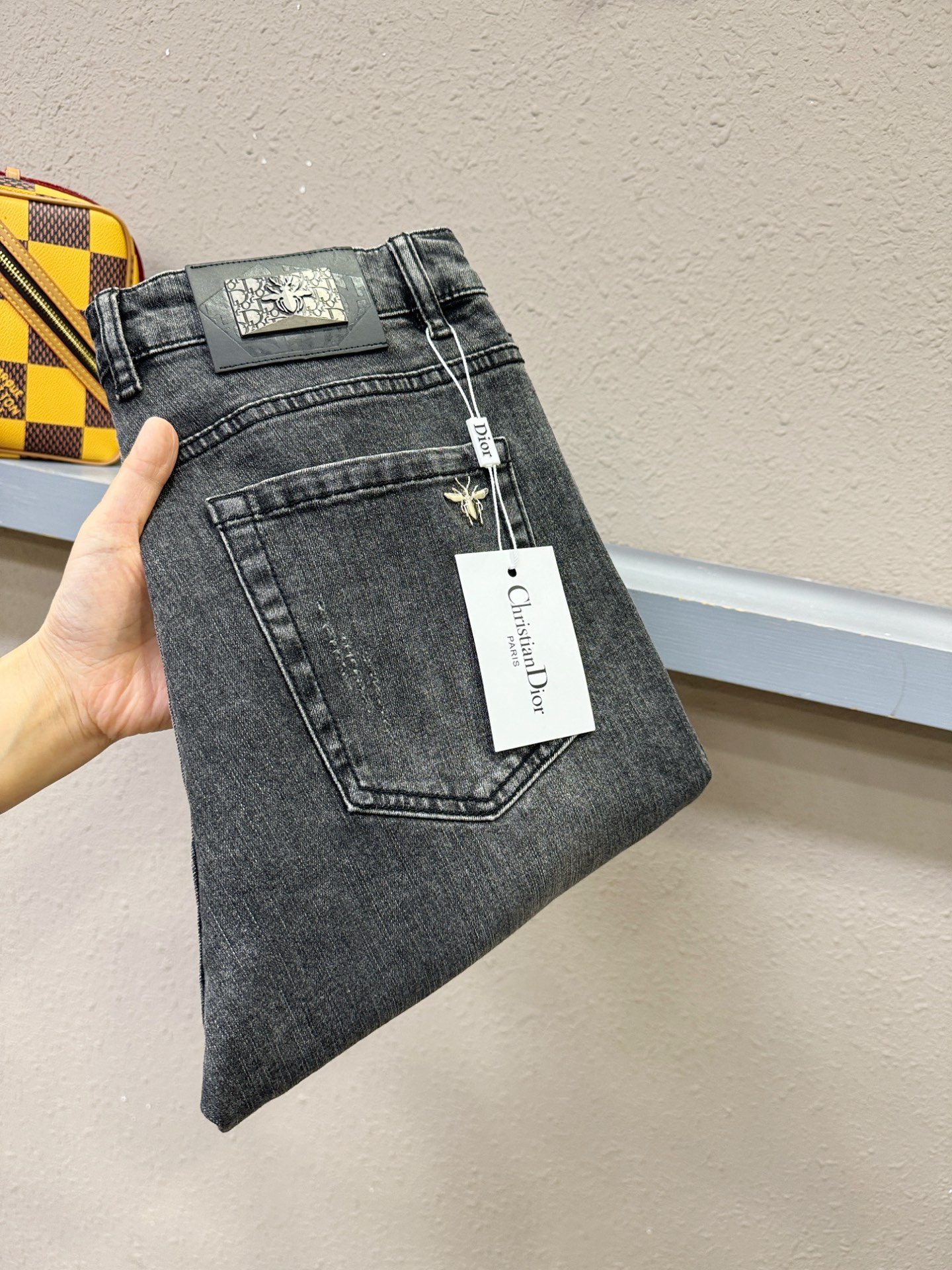 Dior迪奥 专柜新品，原版牛仔裤 原版重工打造，品牌经典LOGO设计，三标齐全！原版五金辅料。专柜定制