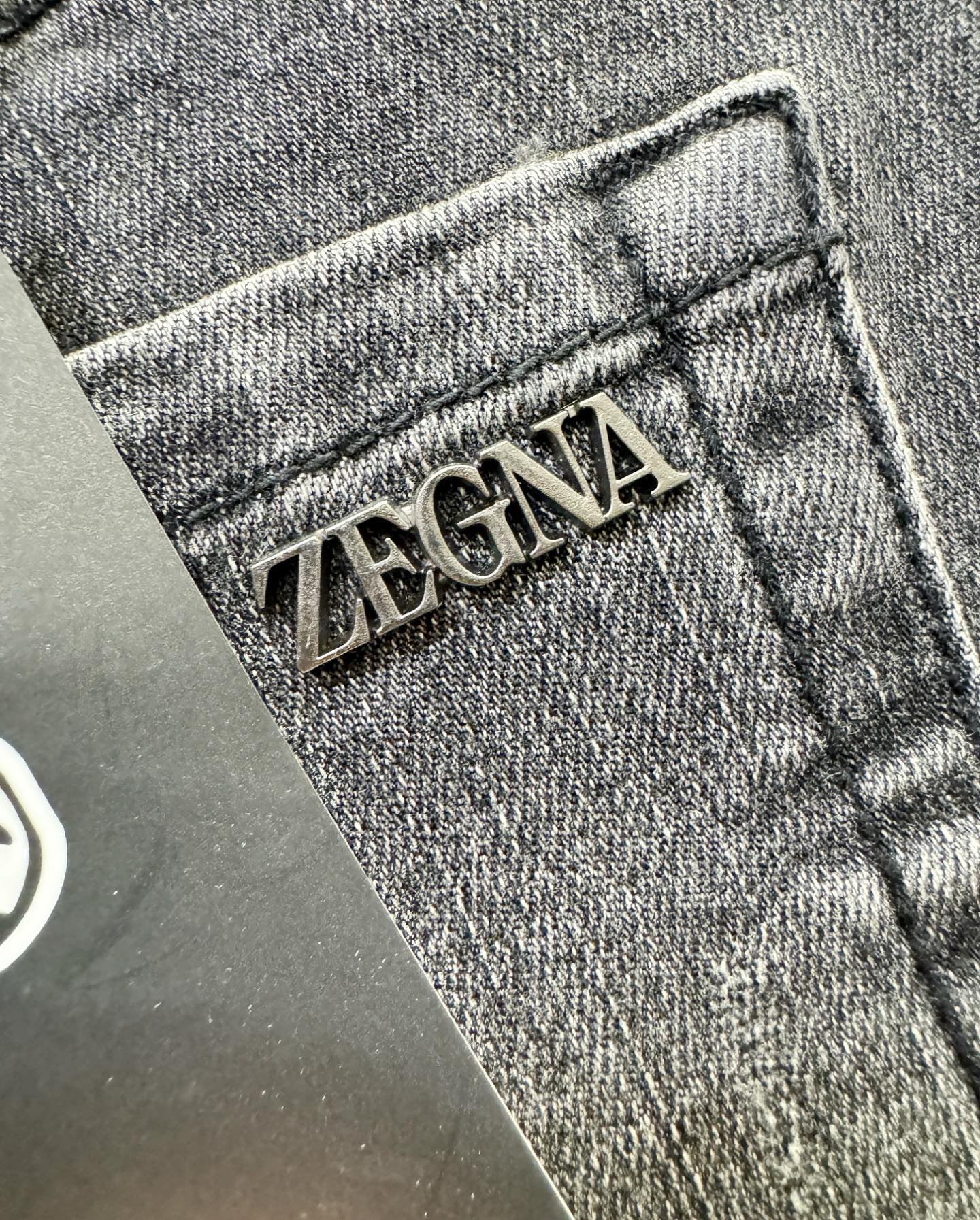 Ermenegildo zeg*a杰*亚 专柜新品，原版牛仔裤 原版重工打造，品牌经典LOGO设计，三标