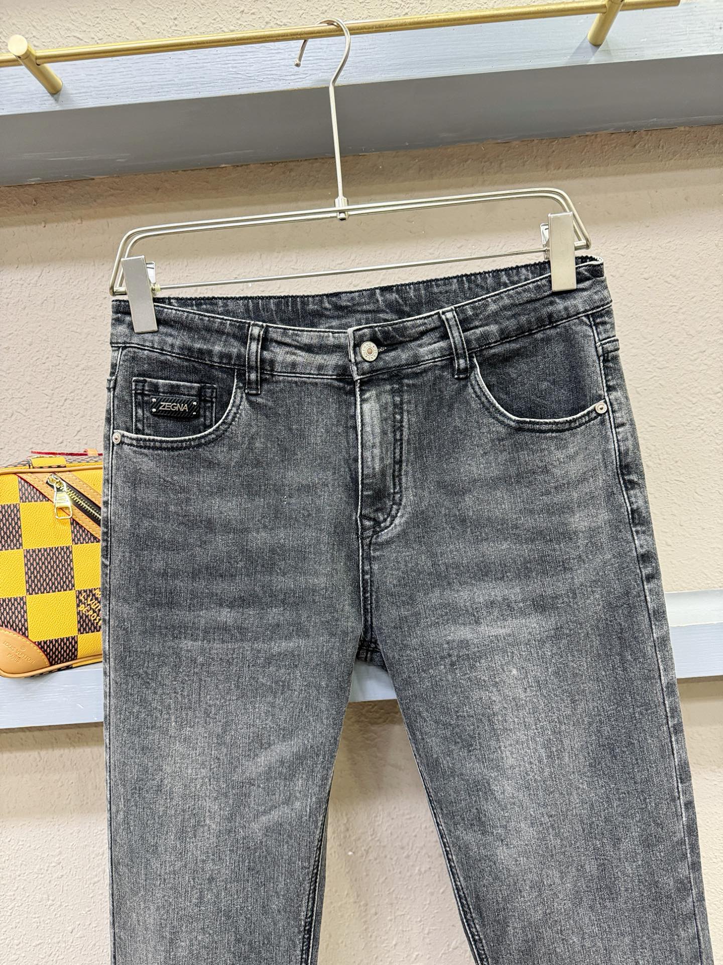 Ermenegildo zeg*a杰*亚 专柜新品，原版牛仔裤 原版重工打造，品牌经典LOGO设计，三标