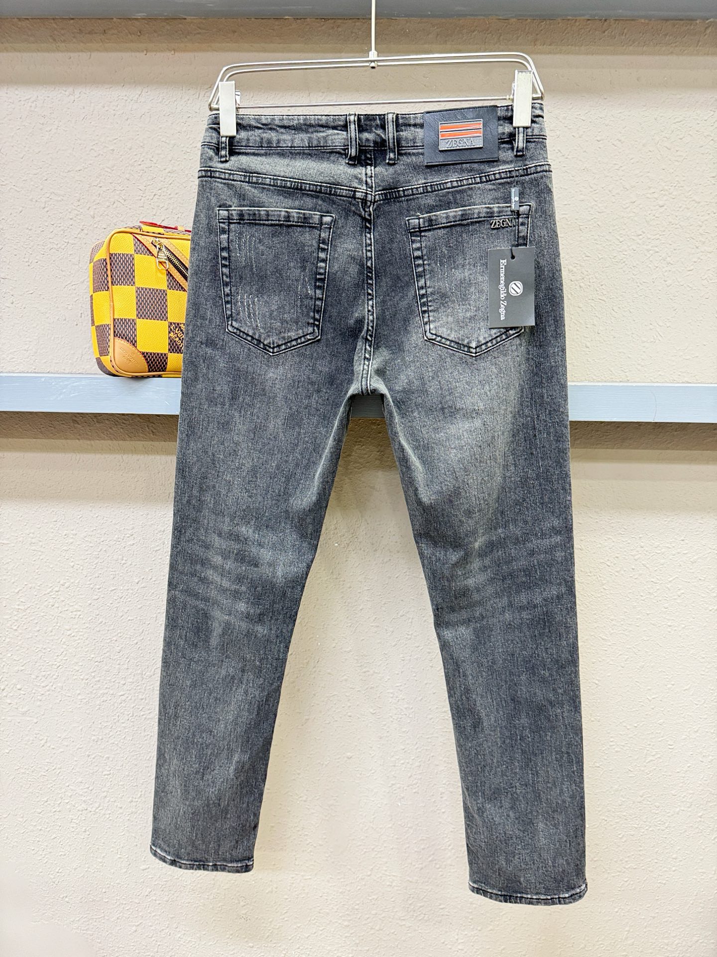 Ermenegildo zeg*a杰*亚 专柜新品，原版牛仔裤 原版重工打造，品牌经典LOGO设计，三标