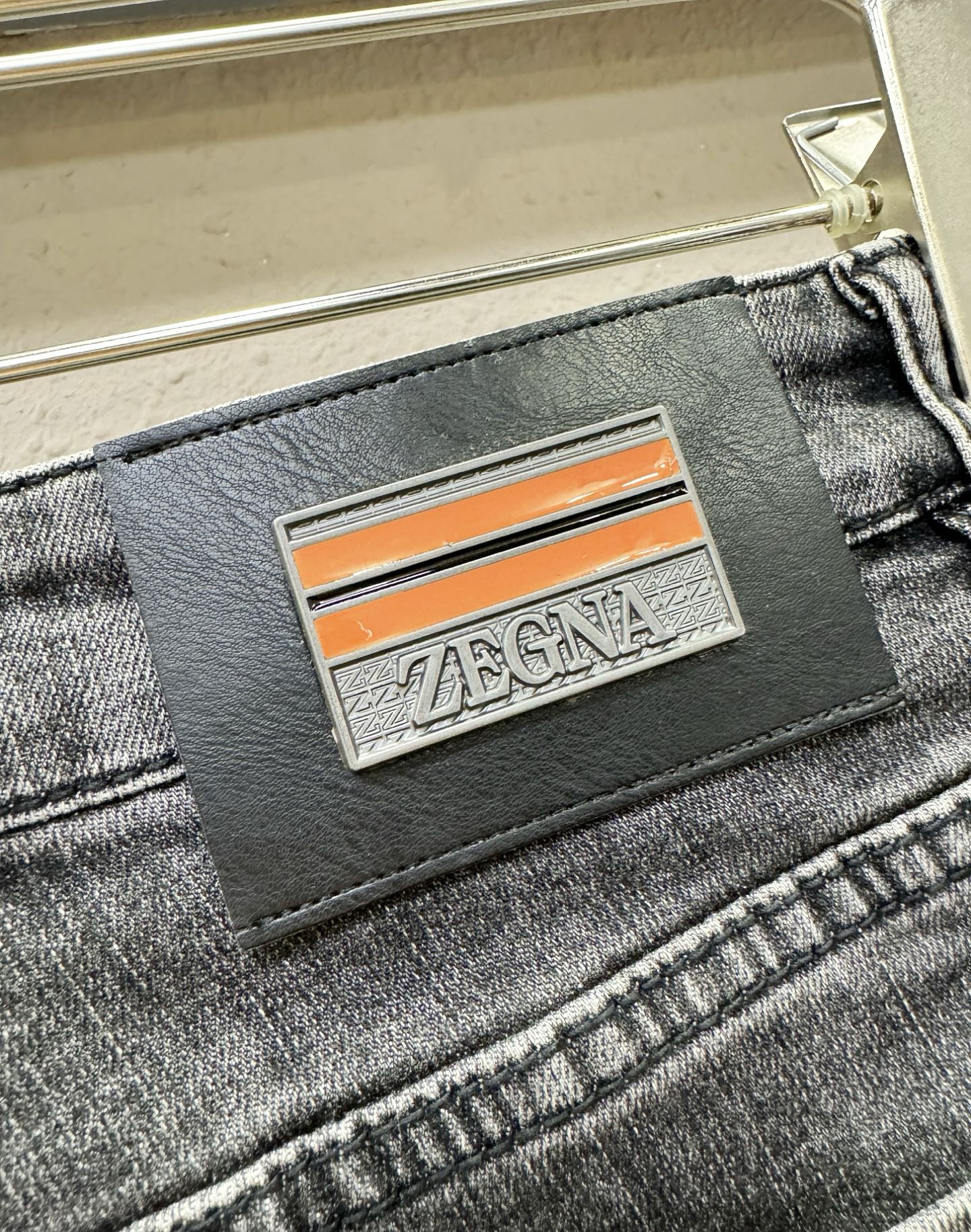 Ermenegildo zeg*a杰*亚 专柜新品，原版牛仔裤 原版重工打造，品牌经典LOGO设计，三标