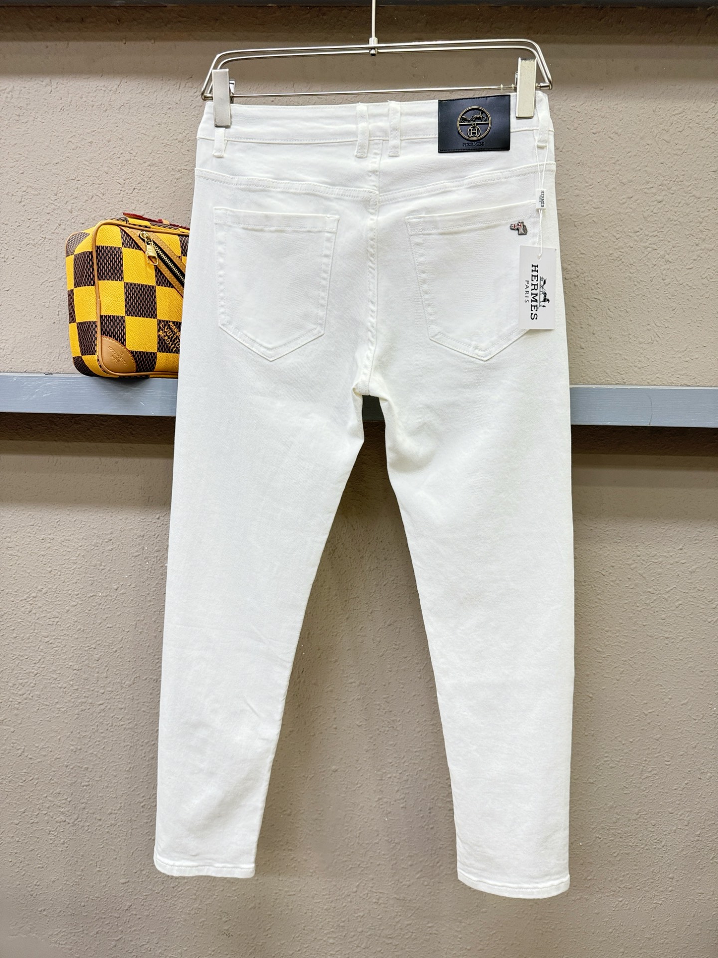 爱马仕 专柜新品，原版牛仔裤 原版重工打造，品牌经典LOGO设计，三标齐全！原版五金辅料。专柜定制牛仔面