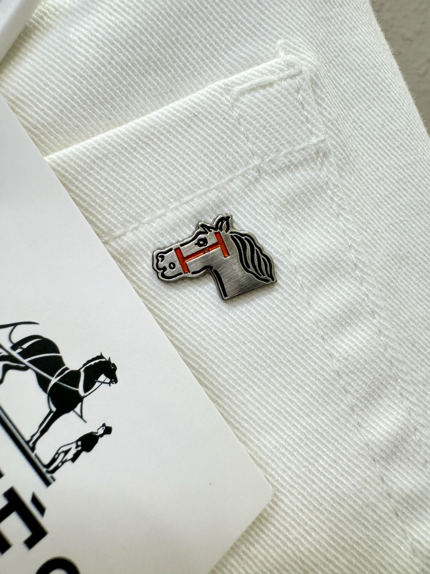 爱马仕 专柜新品，原版牛仔裤 原版重工打造，品牌经典LOGO设计，三标齐全！原版五金辅料。专柜定制牛仔面