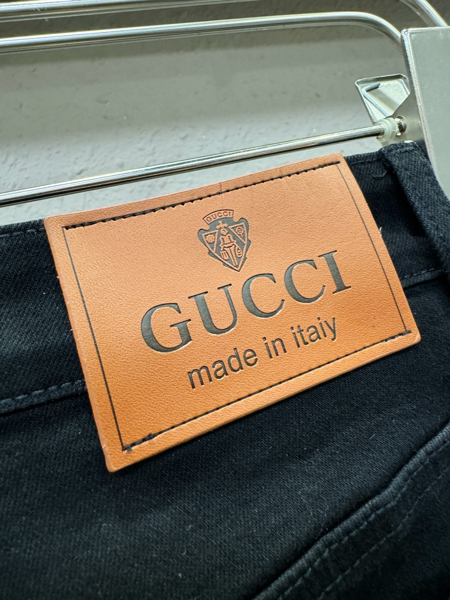 Gucci古奇 专柜新品，原版牛仔裤 原版重工打造，品牌经典LOGO设计，三标齐全！原版五金辅料。专柜定
