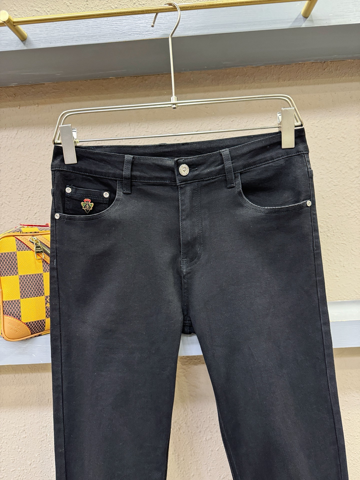 Gucci古奇 专柜新品，原版牛仔裤 原版重工打造，品牌经典LOGO设计，三标齐全！原版五金辅料。专柜定