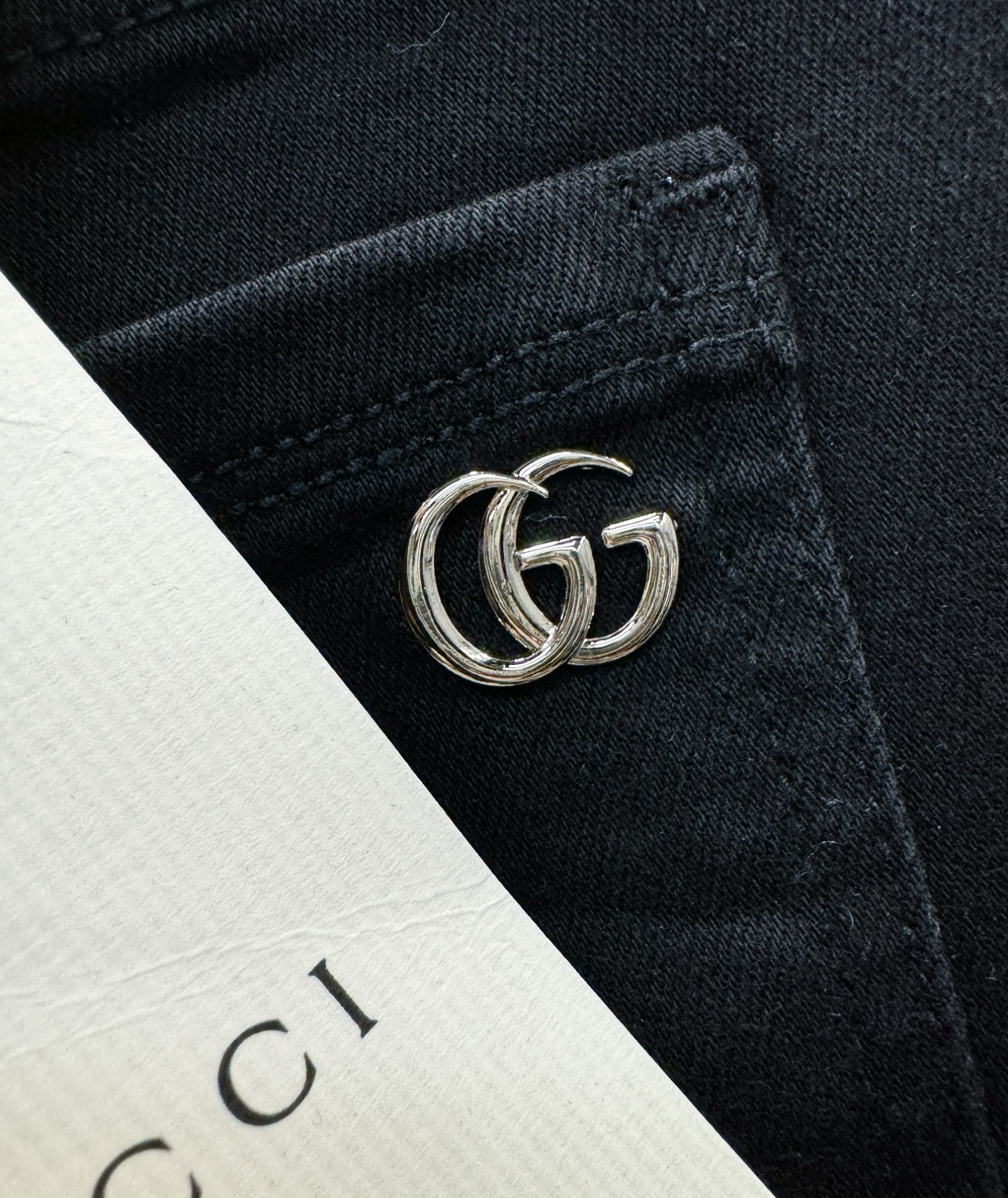 Gucci古奇 专柜新品，原版牛仔裤 原版重工打造，品牌经典LOGO设计，三标齐全！原版五金辅料。专柜定