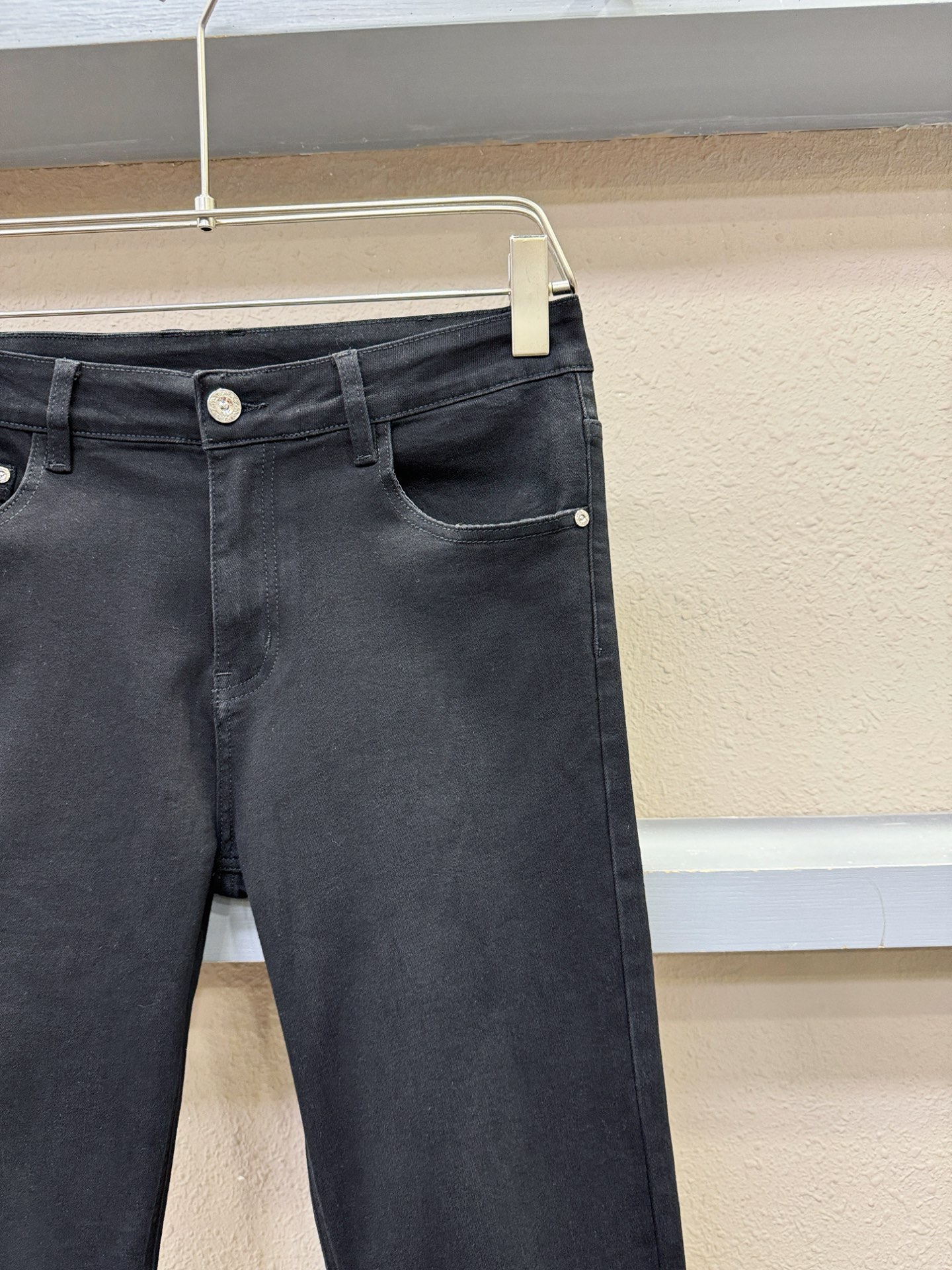 Gucci古奇 专柜新品，原版牛仔裤 原版重工打造，品牌经典LOGO设计，三标齐全！原版五金辅料。专柜定