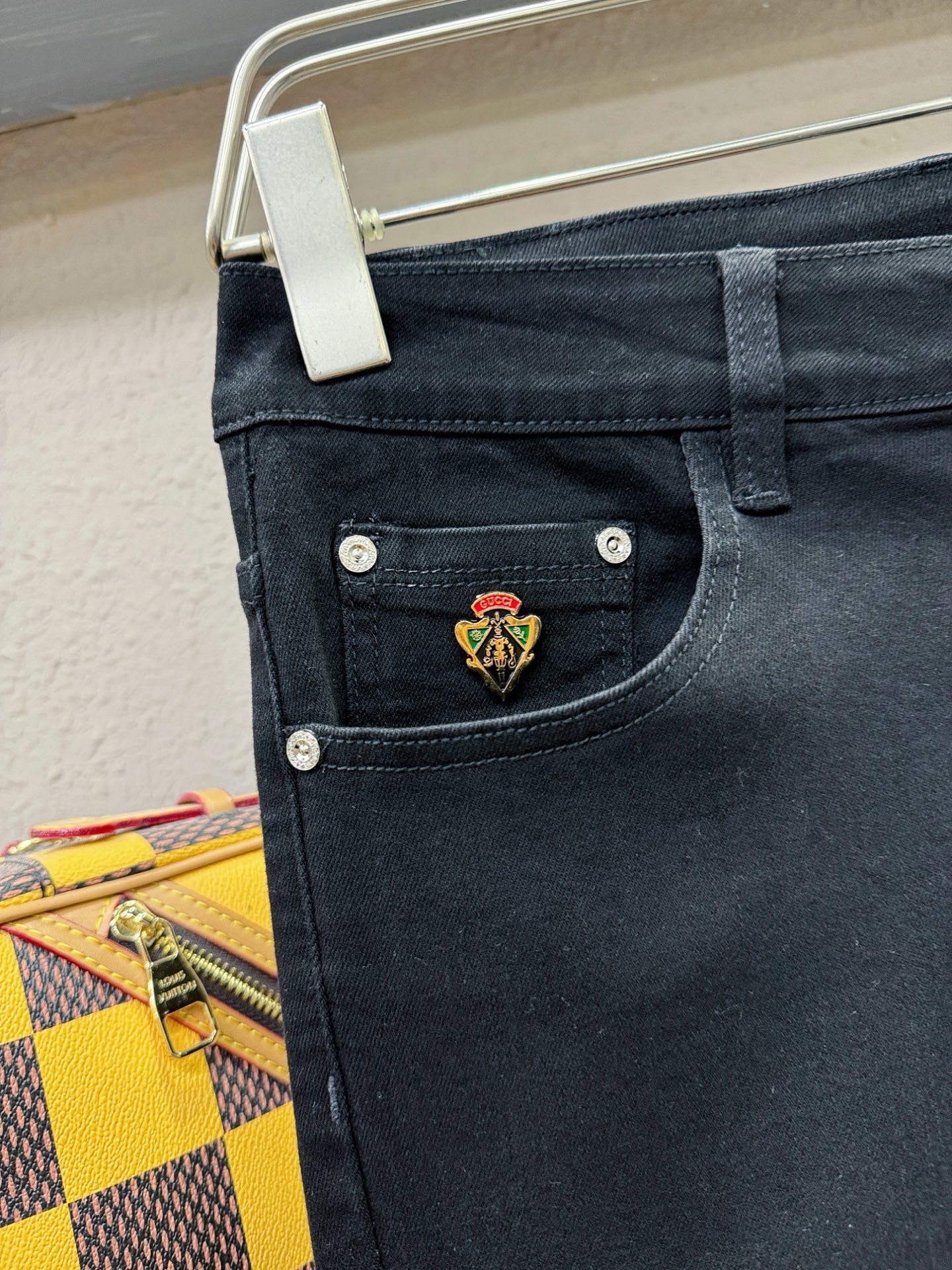 Gucci古奇 专柜新品，原版牛仔裤 原版重工打造，品牌经典LOGO设计，三标齐全！原版五金辅料。专柜定