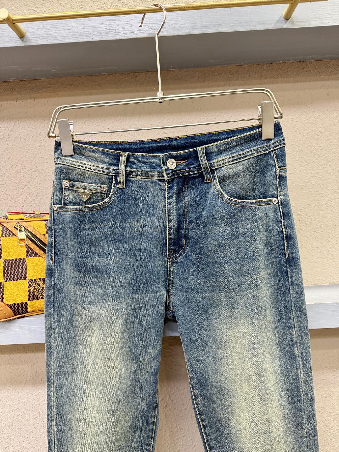 CHROME HEARTS 克罗心 专柜新品，原版牛仔裤 原版重工打造，品牌经典LOGO设计，三标齐全！