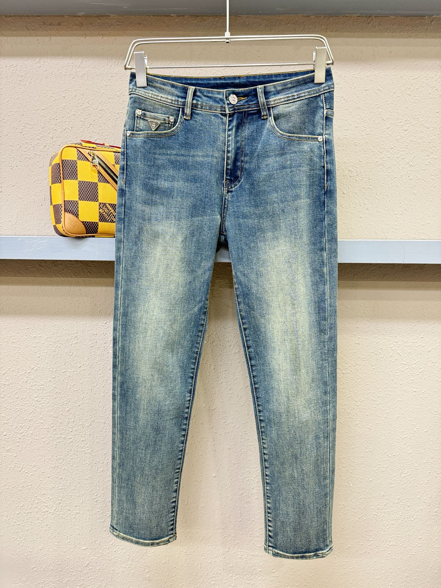 CHROME HEARTS 克罗心 专柜新品，原版牛仔裤 原版重工打造，品牌经典LOGO设计，三标齐全！