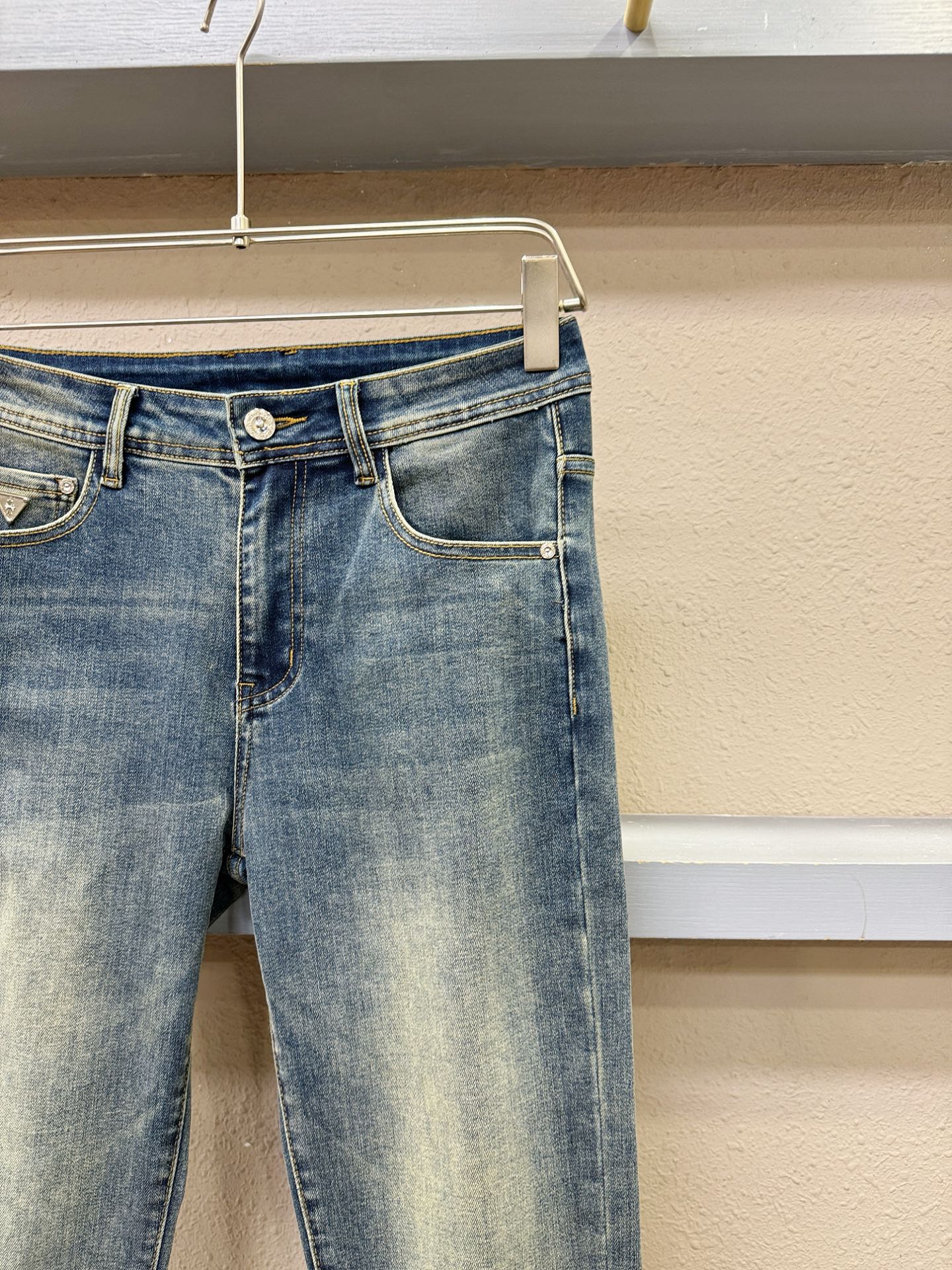 CHROME HEARTS 克罗心 专柜新品，原版牛仔裤 原版重工打造，品牌经典LOGO设计，三标齐全！