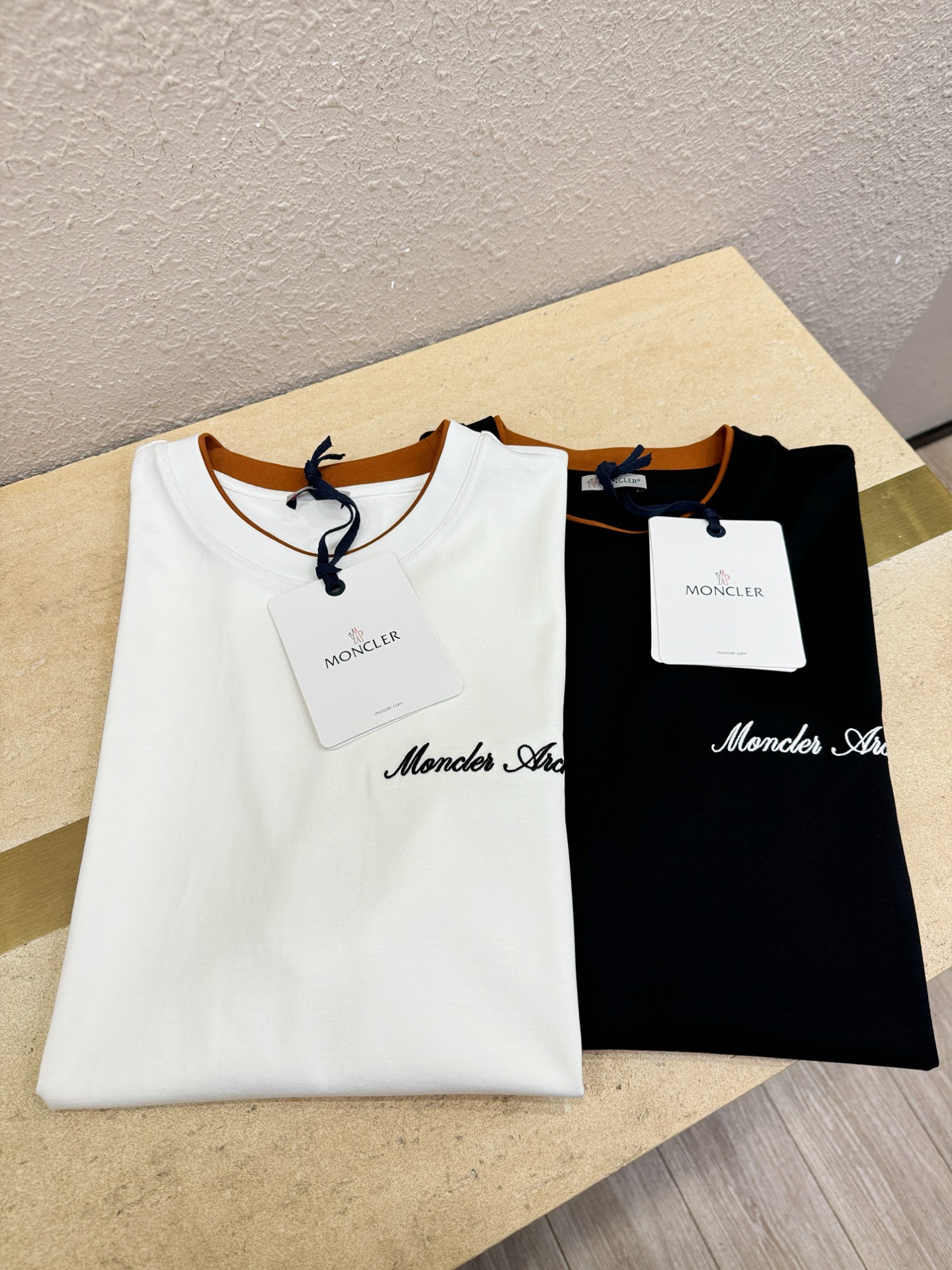 Moncler蒙口 2026新款短袖T恤！走秀图案时尚休闲短袖T恤衫！设计logo设计！极具设计精选客供