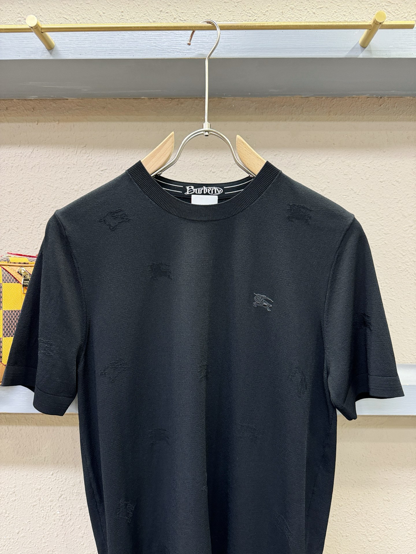 BURBERRY巴宝莉 顶级品质 2026春夏新品短袖针织衫，桑蚕丝伊力特面料，手感柔软。顶级进口私货，