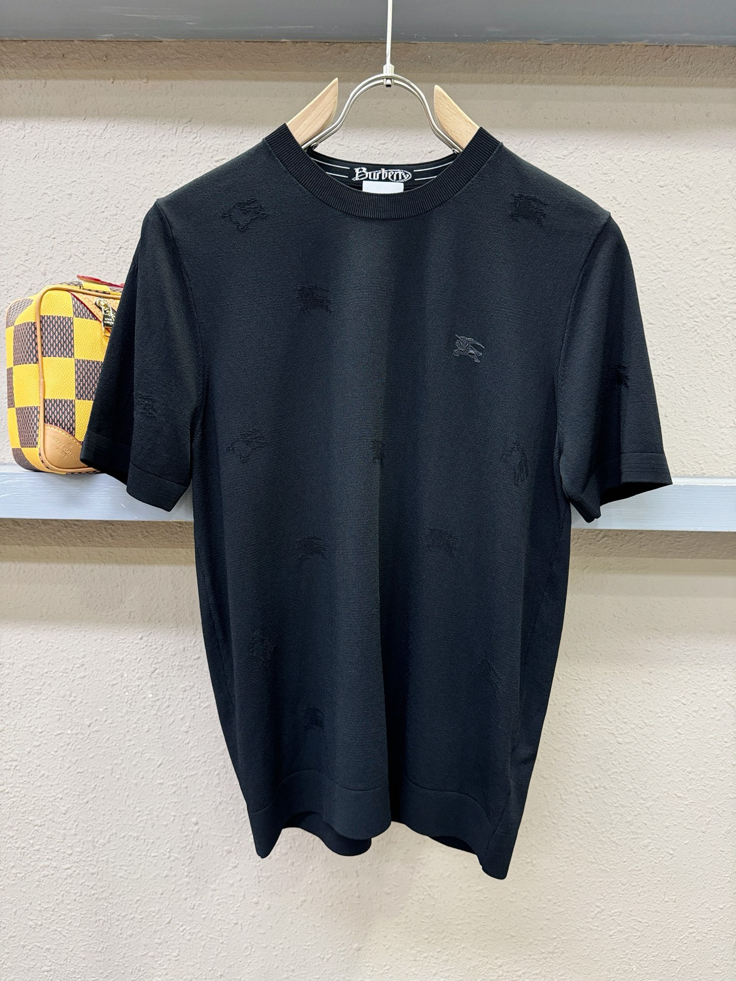 BURBERRY巴宝莉 顶级品质 2026春夏新品短袖针织衫，桑蚕丝伊力特面料，手感柔软。顶级进口私货，