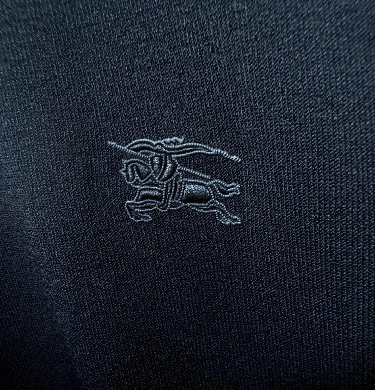 BURBERRY巴宝莉 顶级品质 2026春夏新品短袖针织衫，桑蚕丝伊力特面料，手感柔软。顶级进口私货，