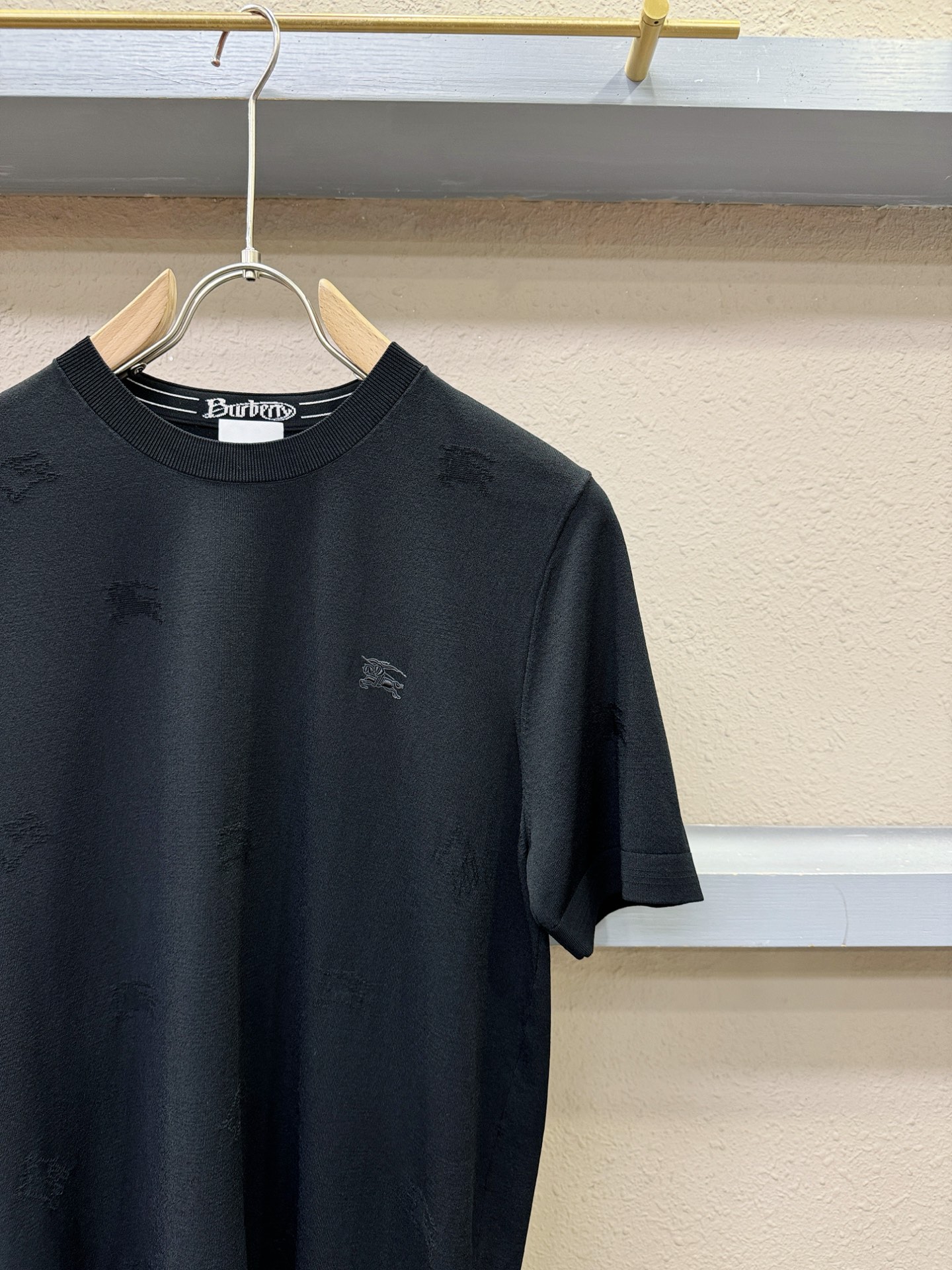 BURBERRY巴宝莉 顶级品质 2026春夏新品短袖针织衫，桑蚕丝伊力特面料，手感柔软。顶级进口私货，