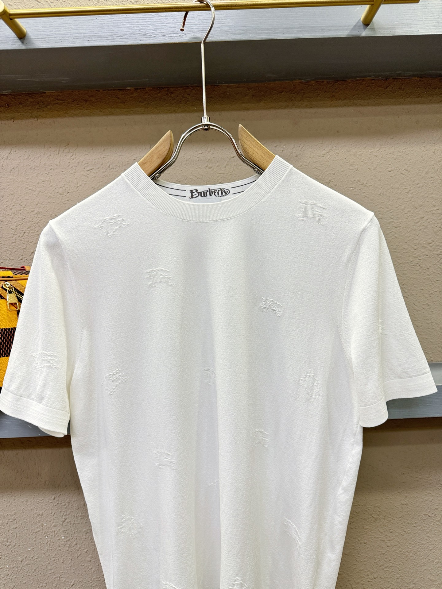 BURBERRY巴宝莉 顶级品质 2026春夏新品短袖针织衫，桑蚕丝伊力特面料，手感柔软。顶级进口私货，