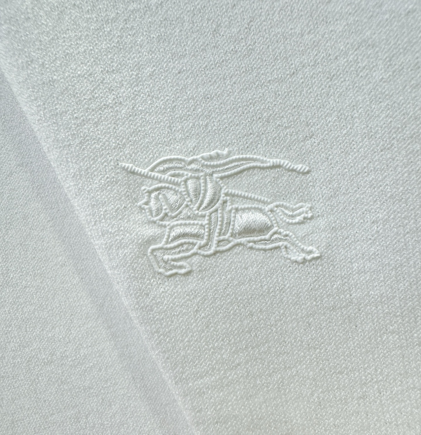 BURBERRY巴宝莉 顶级品质 2026春夏新品短袖针织衫，桑蚕丝伊力特面料，手感柔软。顶级进口私货，