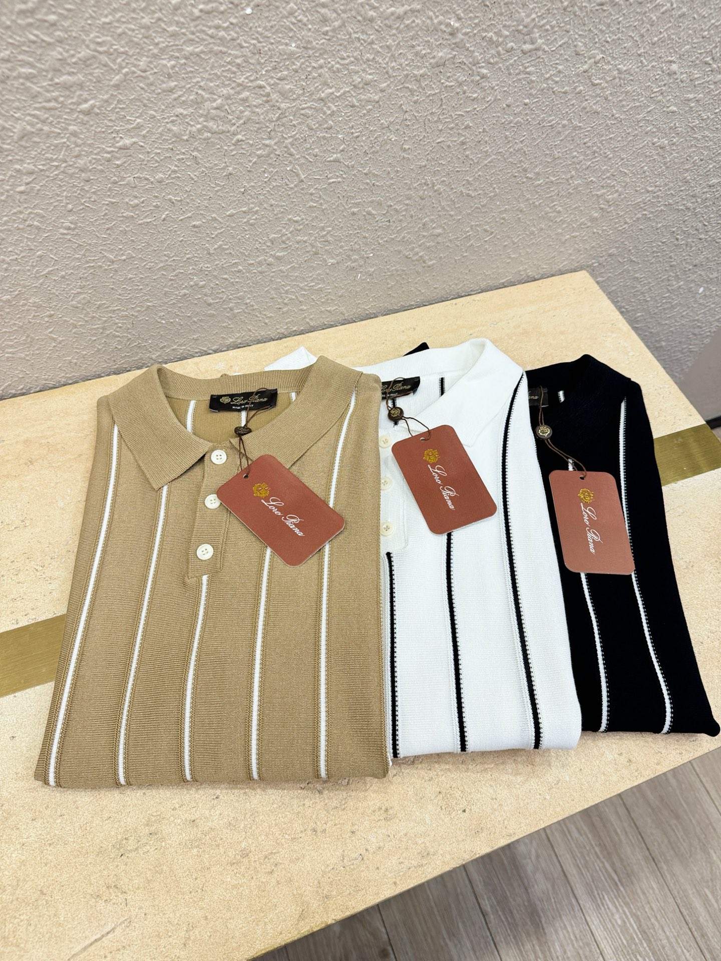 loro Piana诺悠翩雅 专柜新品，原版牛仔裤 原版重工打造，品牌经典lOGO设计，三标齐全！原版五